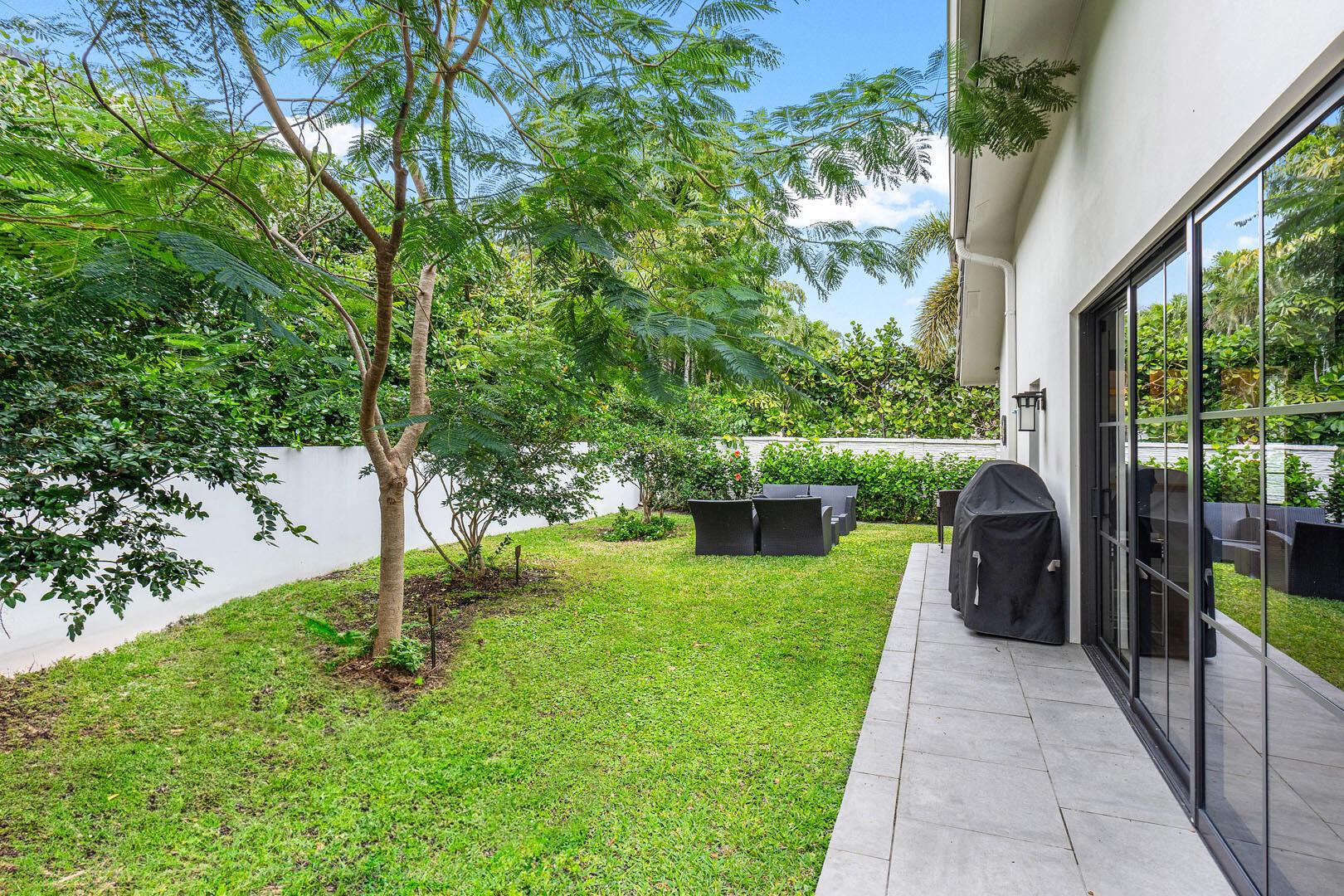 ROYAL PALM YACHT & COUNTRY CLUB - Residential