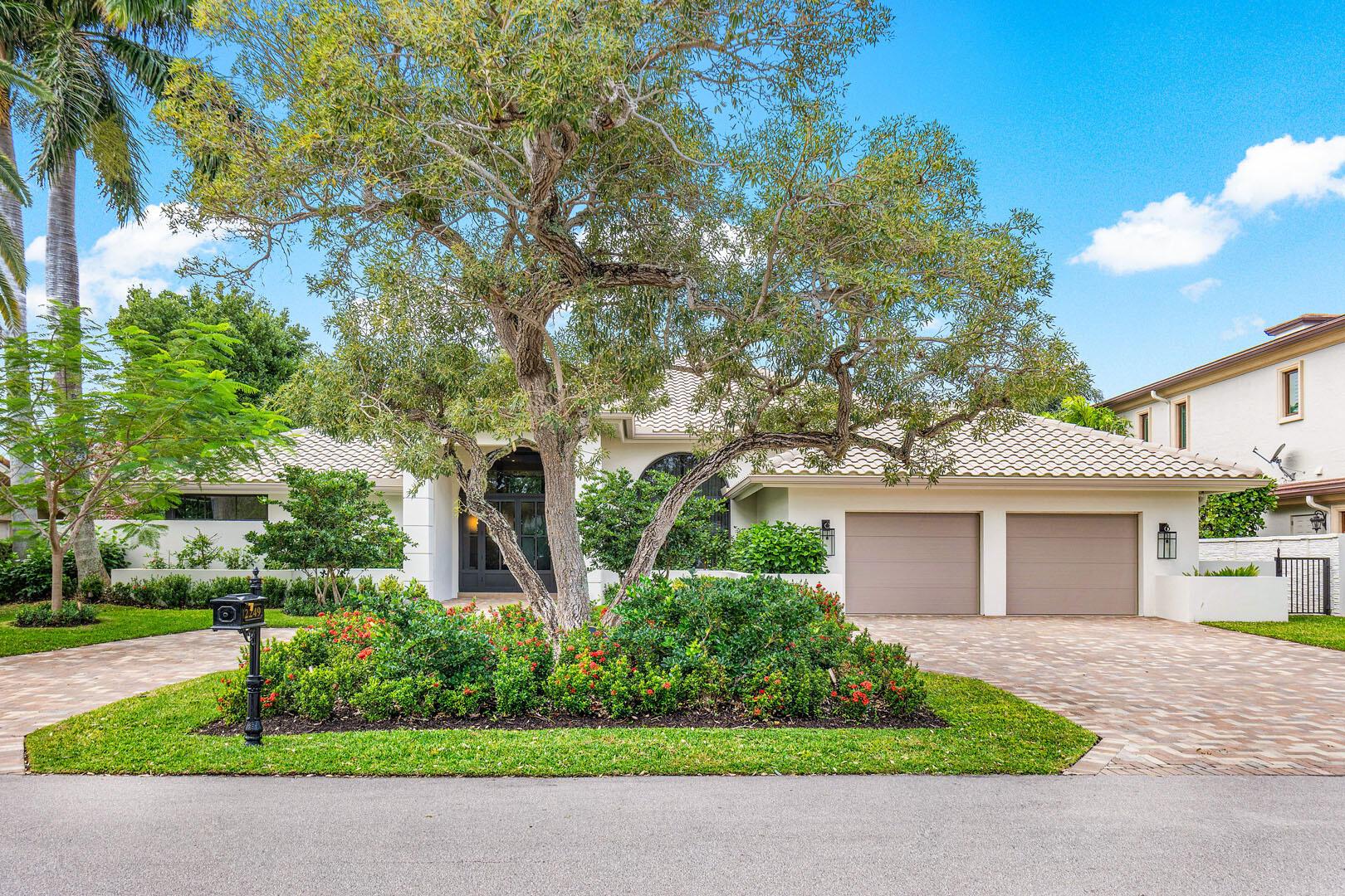 ROYAL PALM YACHT & COUNTRY CLUB - Residential