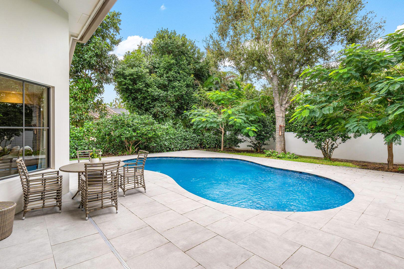 ROYAL PALM YACHT & COUNTRY CLUB - Residential