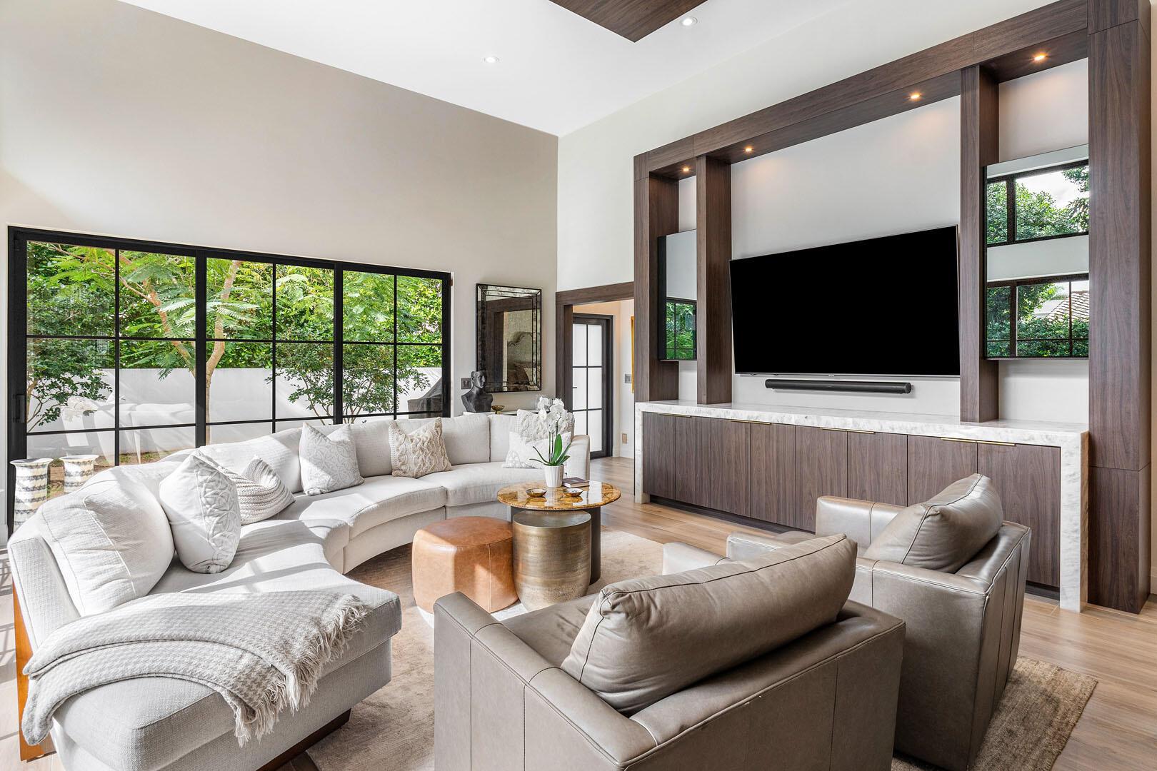 ROYAL PALM YACHT & COUNTRY CLUB - Residential