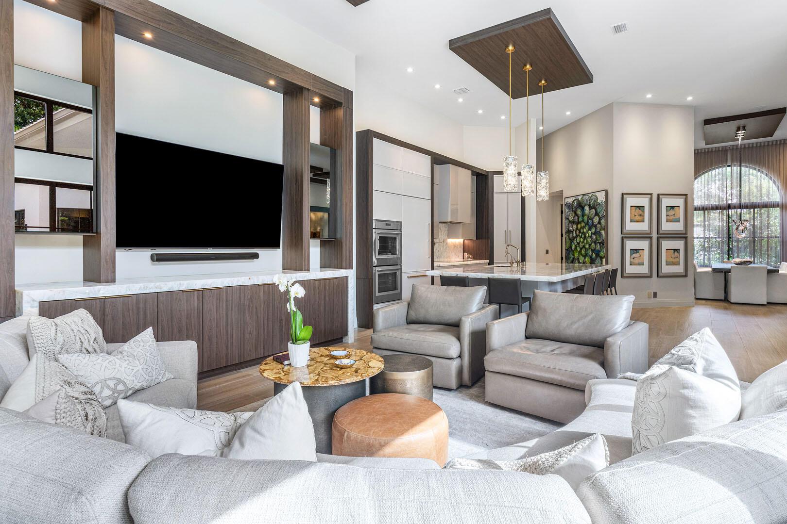 ROYAL PALM YACHT & COUNTRY CLUB - Residential