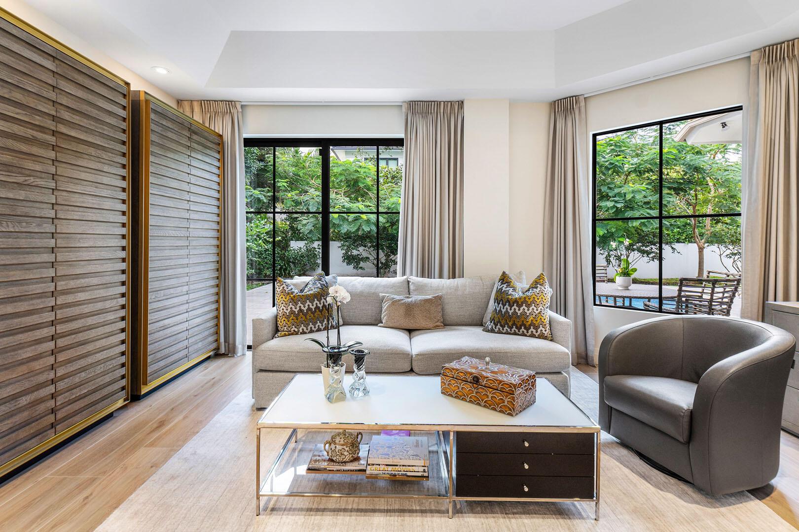 ROYAL PALM YACHT & COUNTRY CLUB - Residential