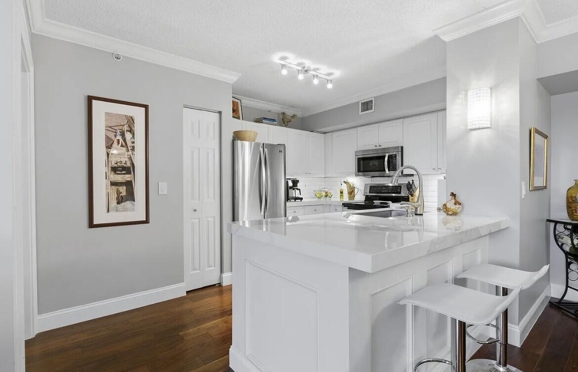 TOWER CONDO AT CITYPLACE - Residential Lease