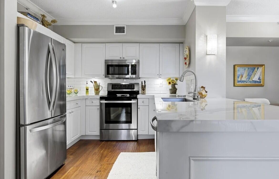 TOWER CONDO AT CITYPLACE - Residential Lease