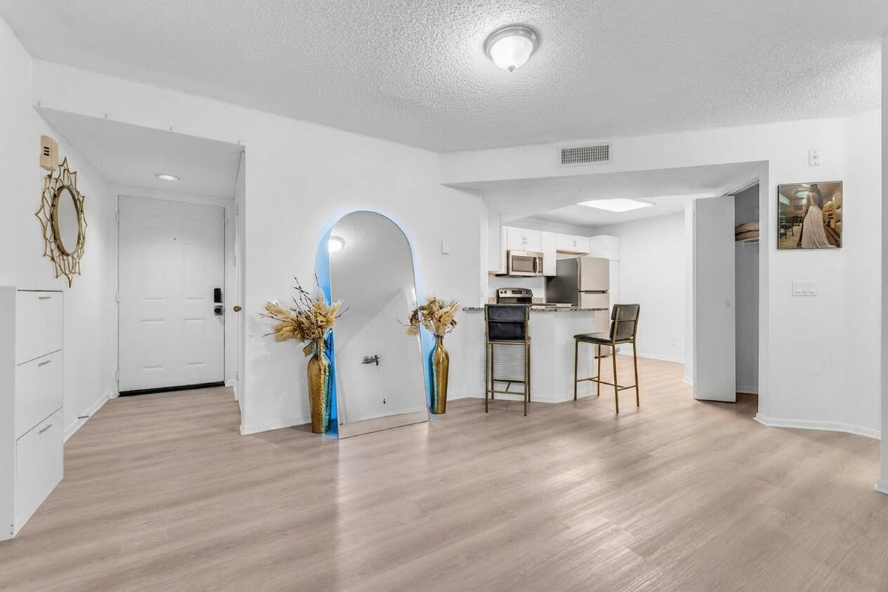 EDGEWATER CONDO - Residential Lease