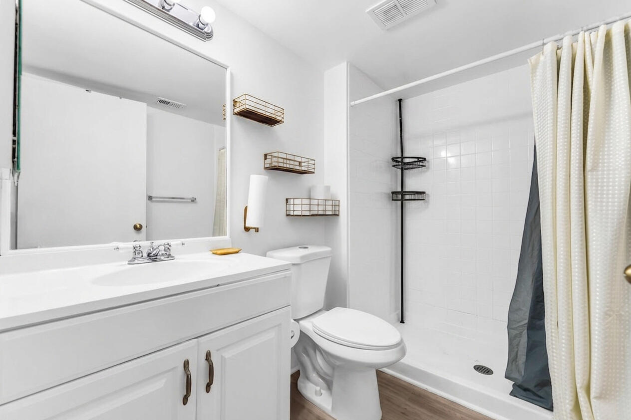 EDGEWATER CONDO - Residential Lease