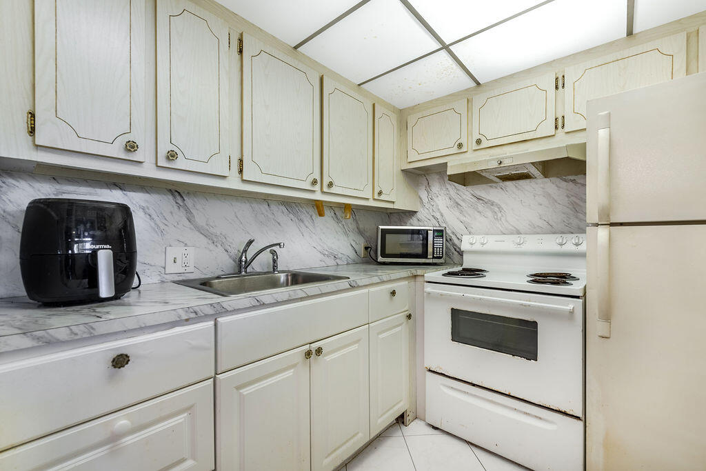 PRESTON AT CENTURY VILLAGE CONDO - Residential