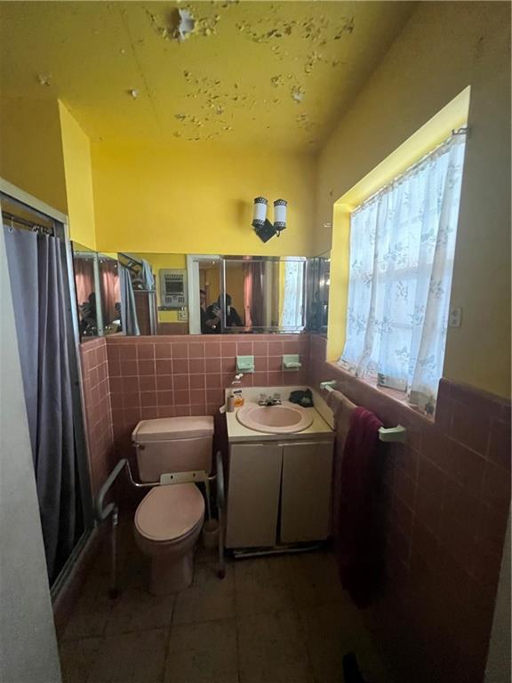 Melrose Manor 40-32 B - Residential