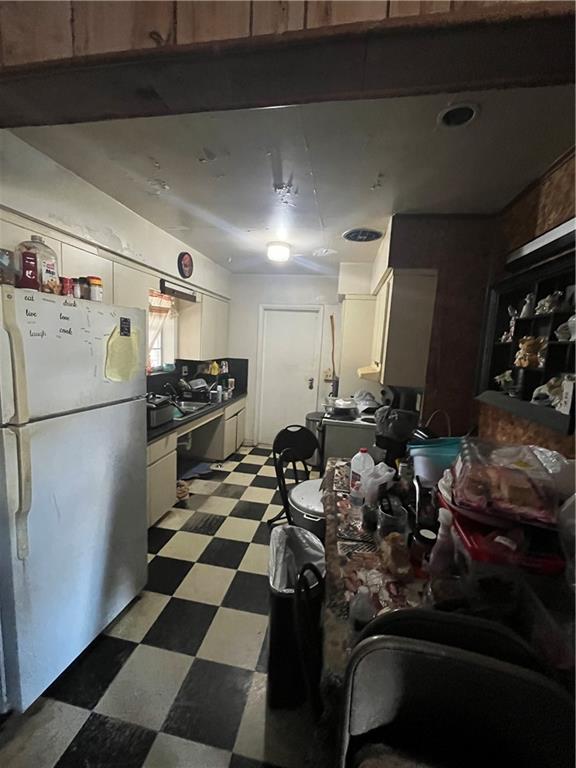 Melrose Manor 40-32 B - Residential