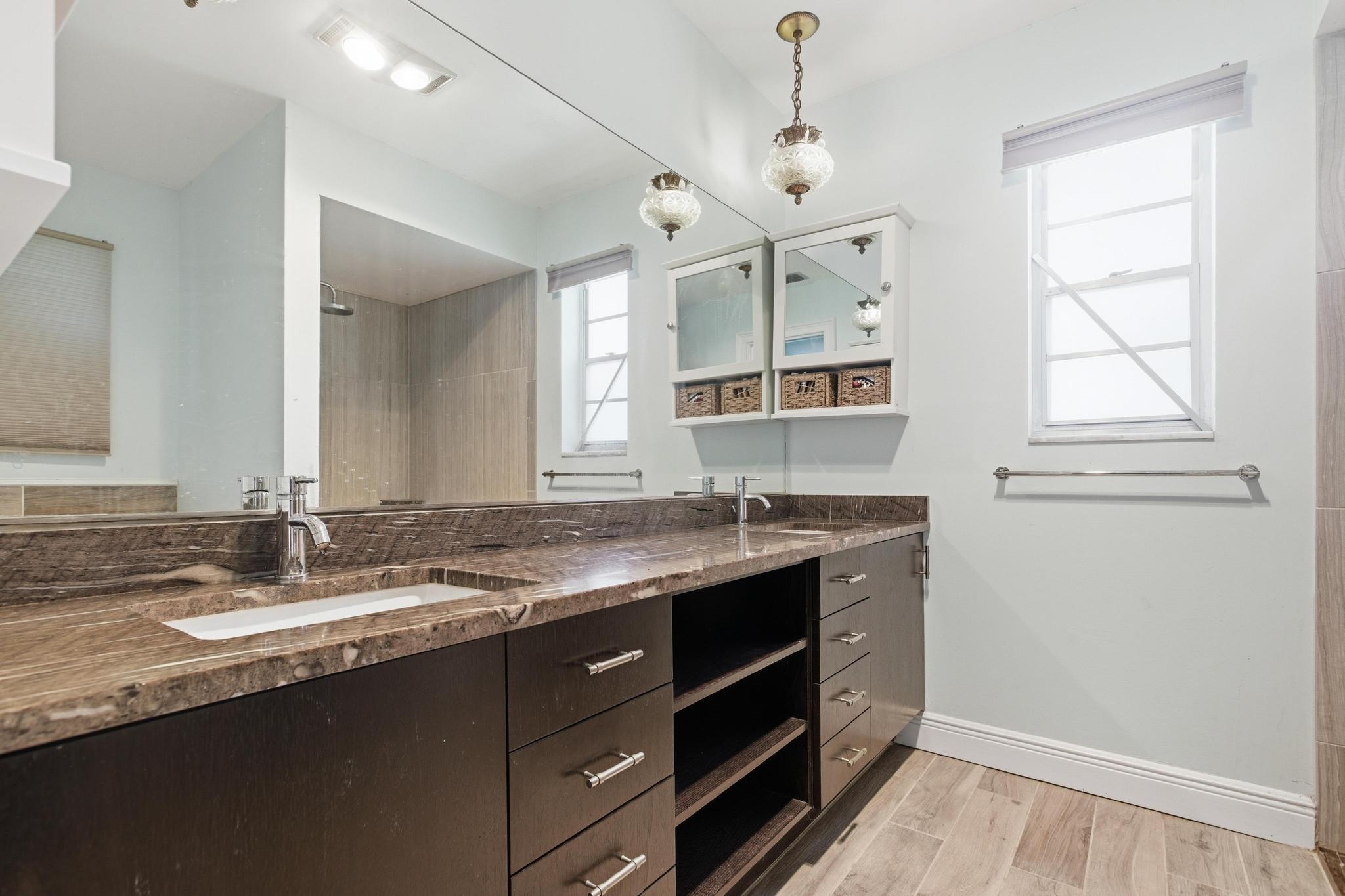 ISLAND ESTATES - Residential