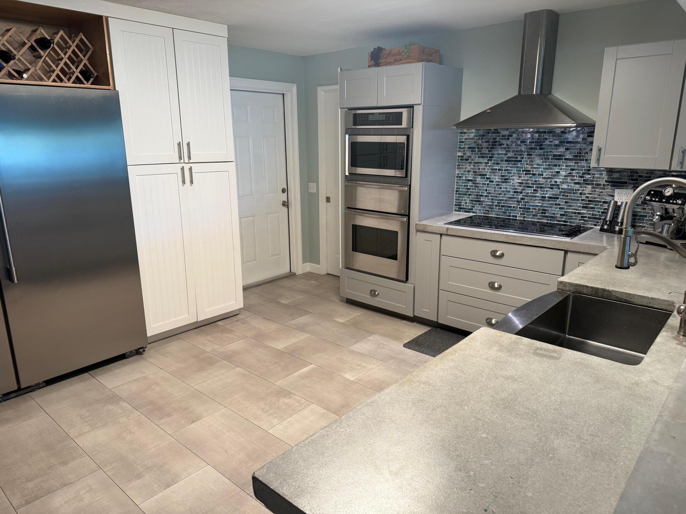 ISLAND ESTATES - Residential