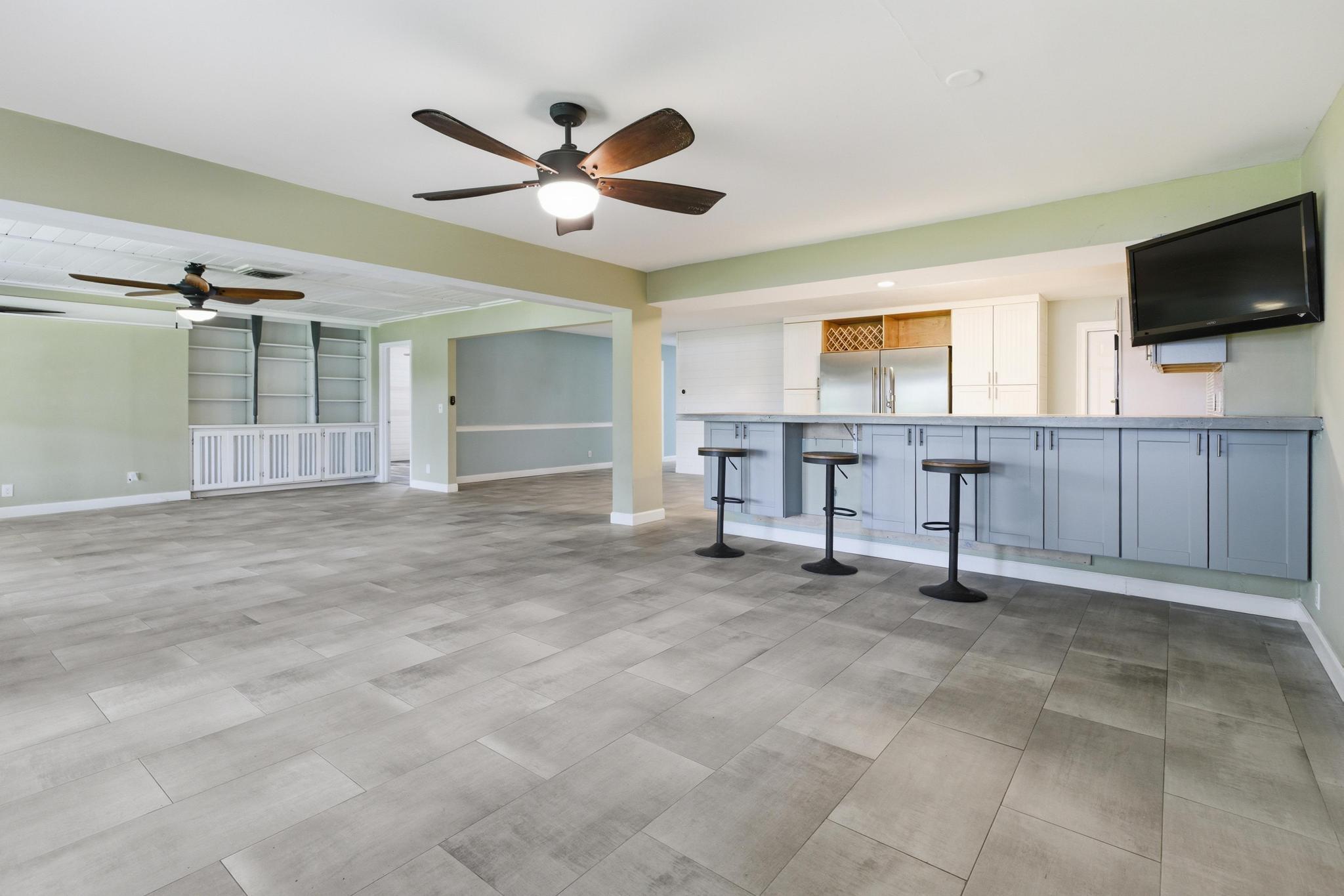 ISLAND ESTATES - Residential