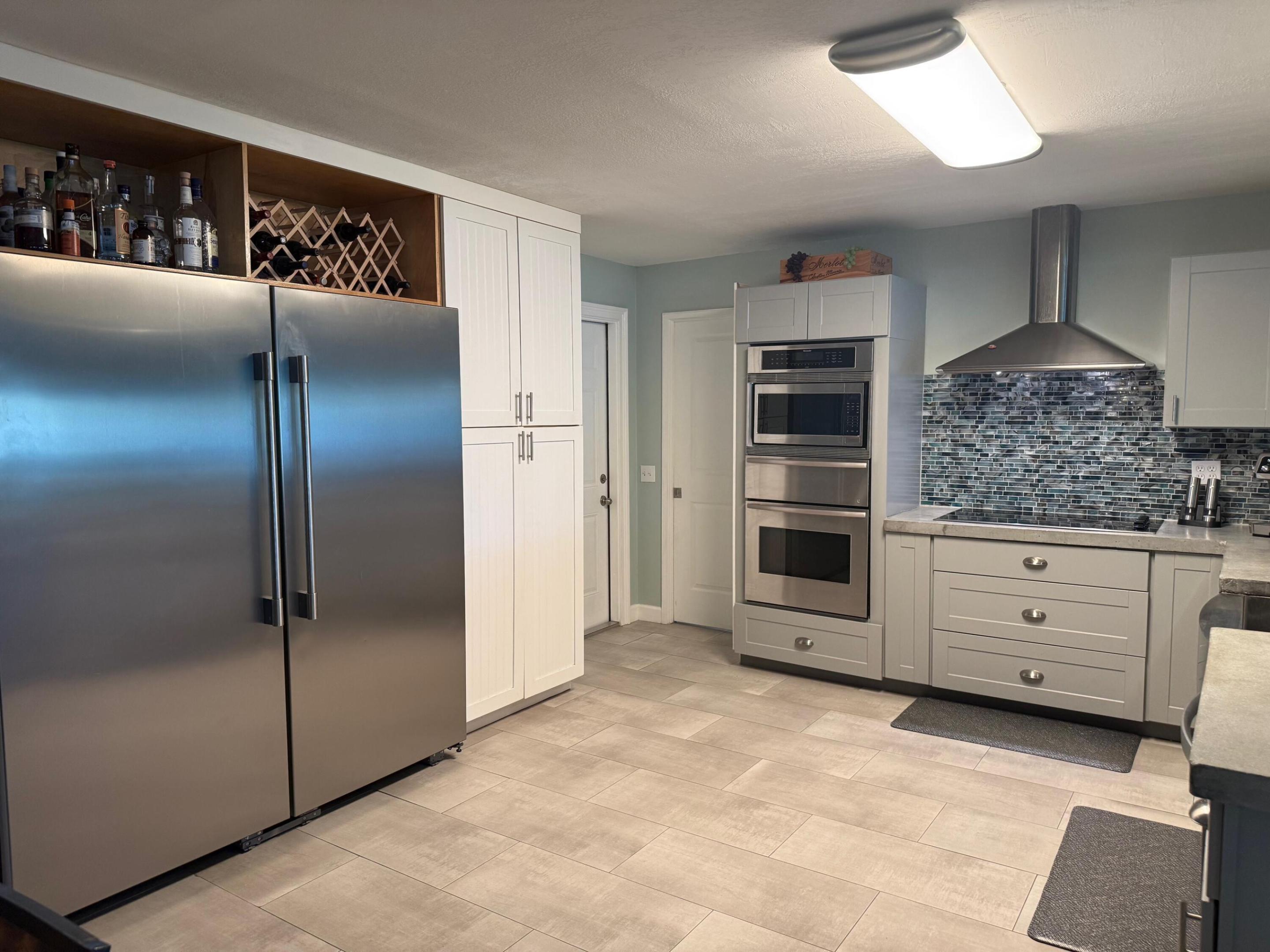 ISLAND ESTATES - Residential