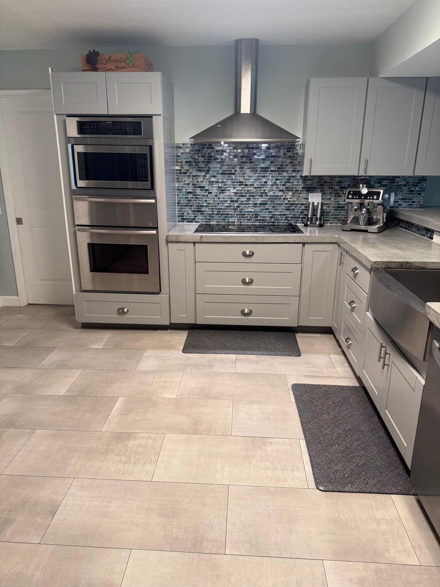 ISLAND ESTATES - Residential