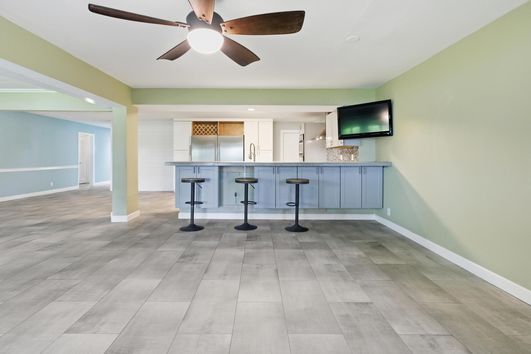 ISLAND ESTATES - Residential