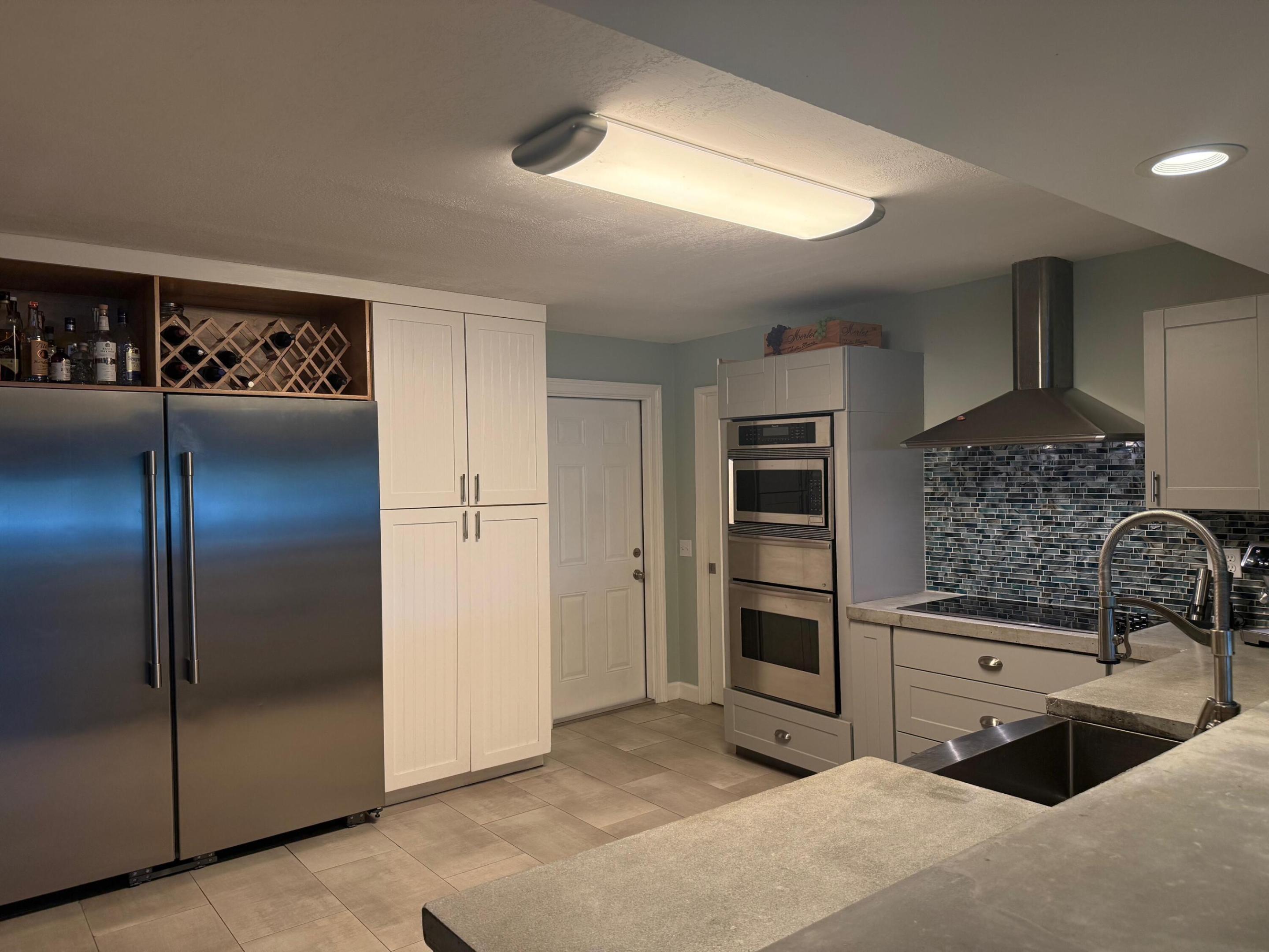 ISLAND ESTATES - Residential
