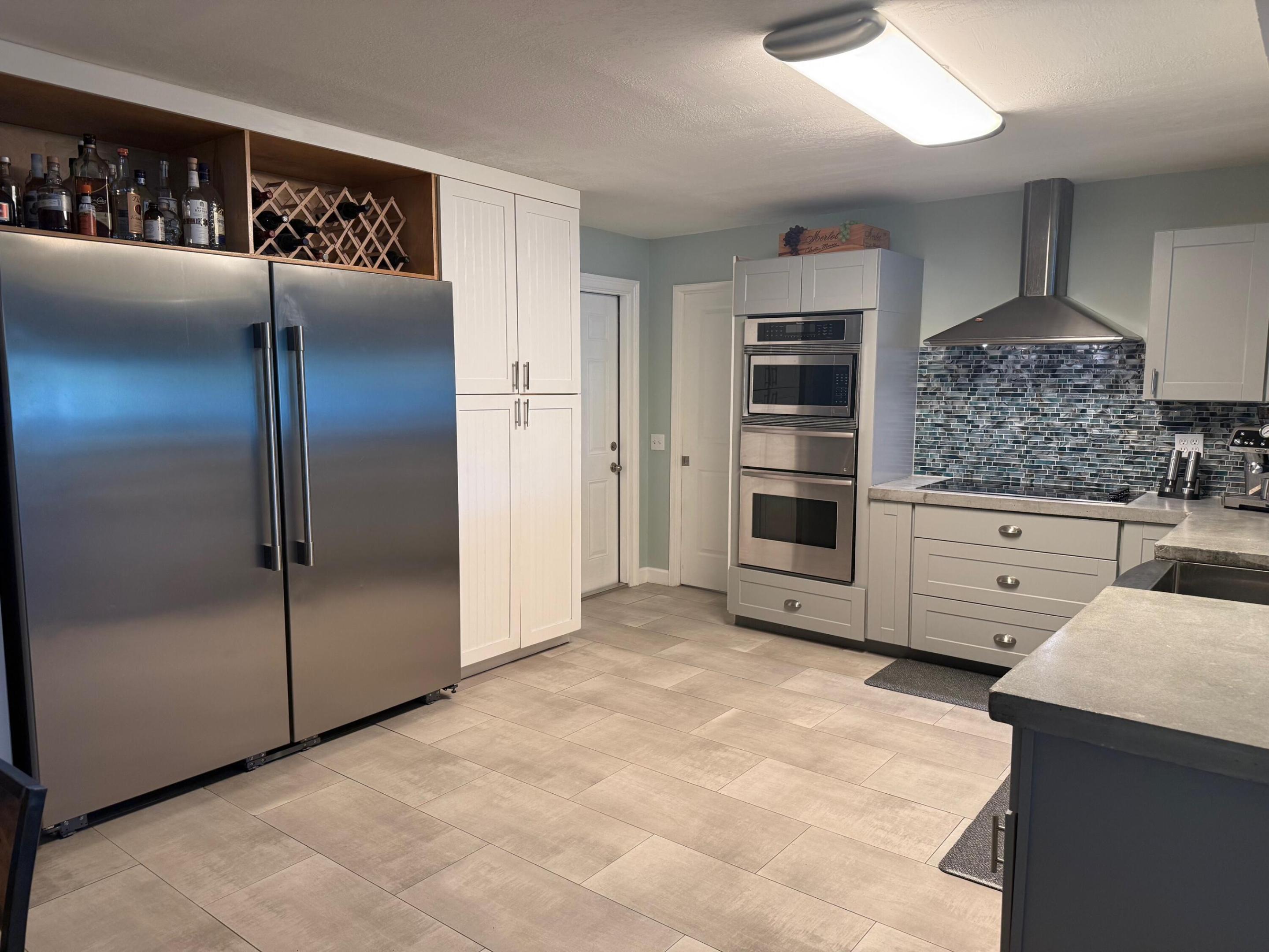 ISLAND ESTATES - Residential
