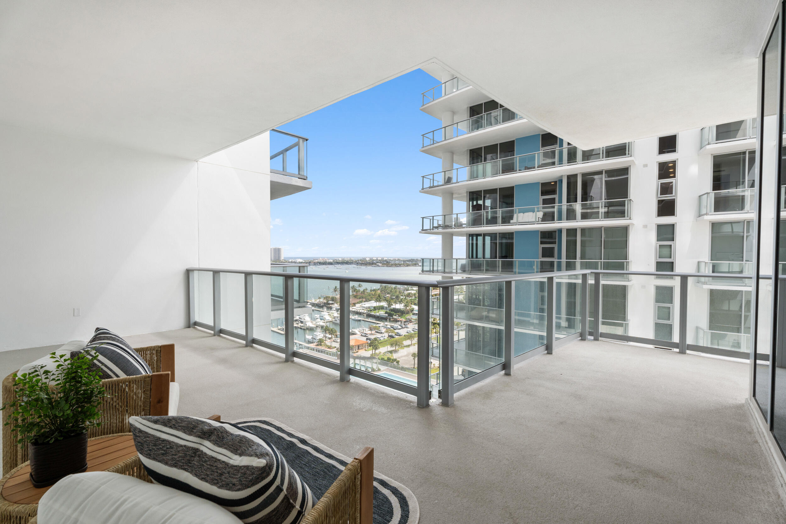 NAUTILUS 220 CONDO - Residential