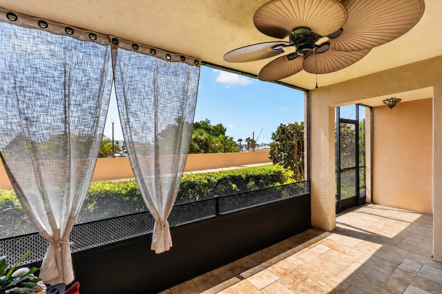 MARINA BAY COND DECL FILED 3-20-81 - Residential
