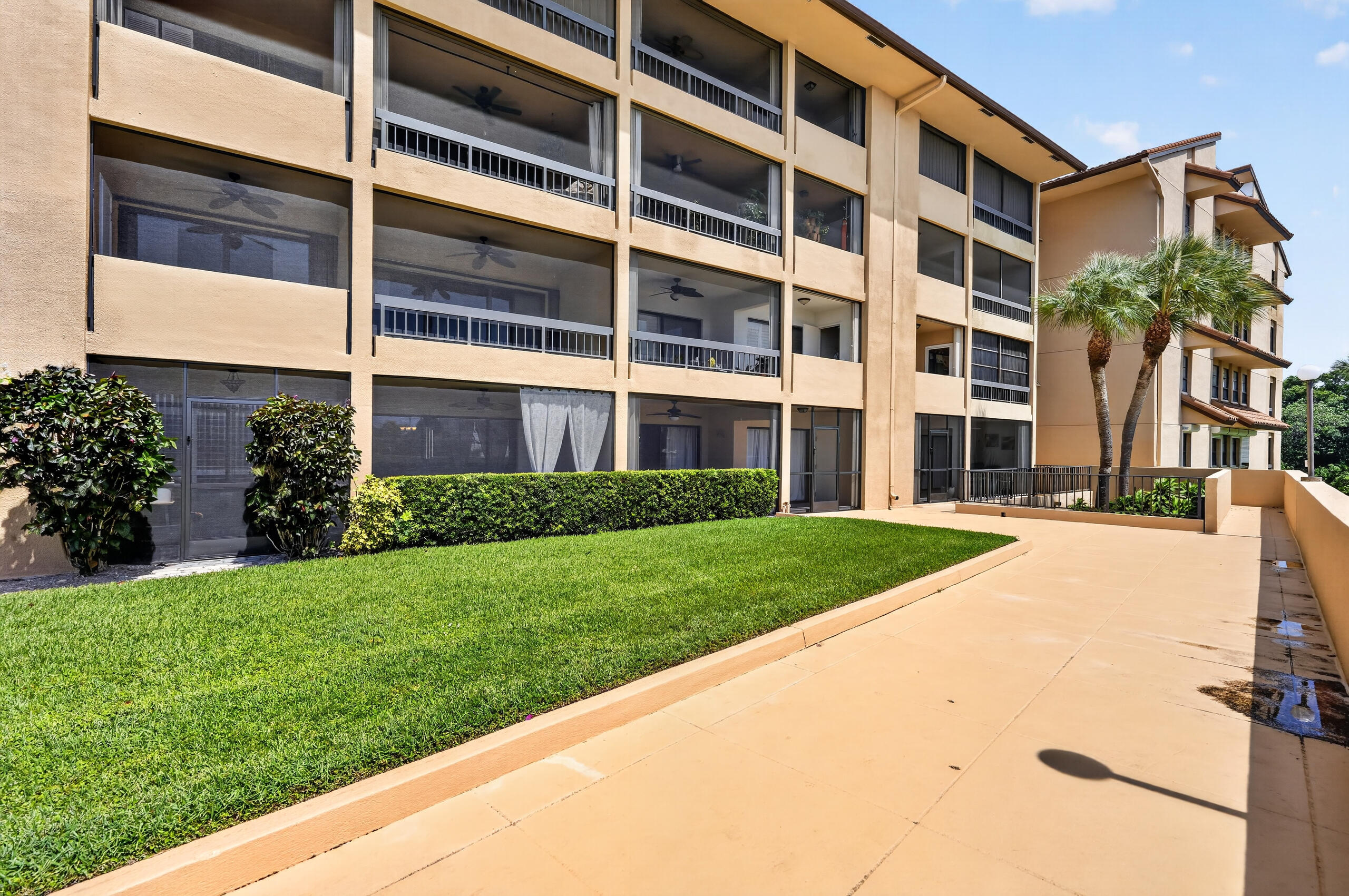 MARINA BAY COND DECL FILED 3-20-81 - Residential