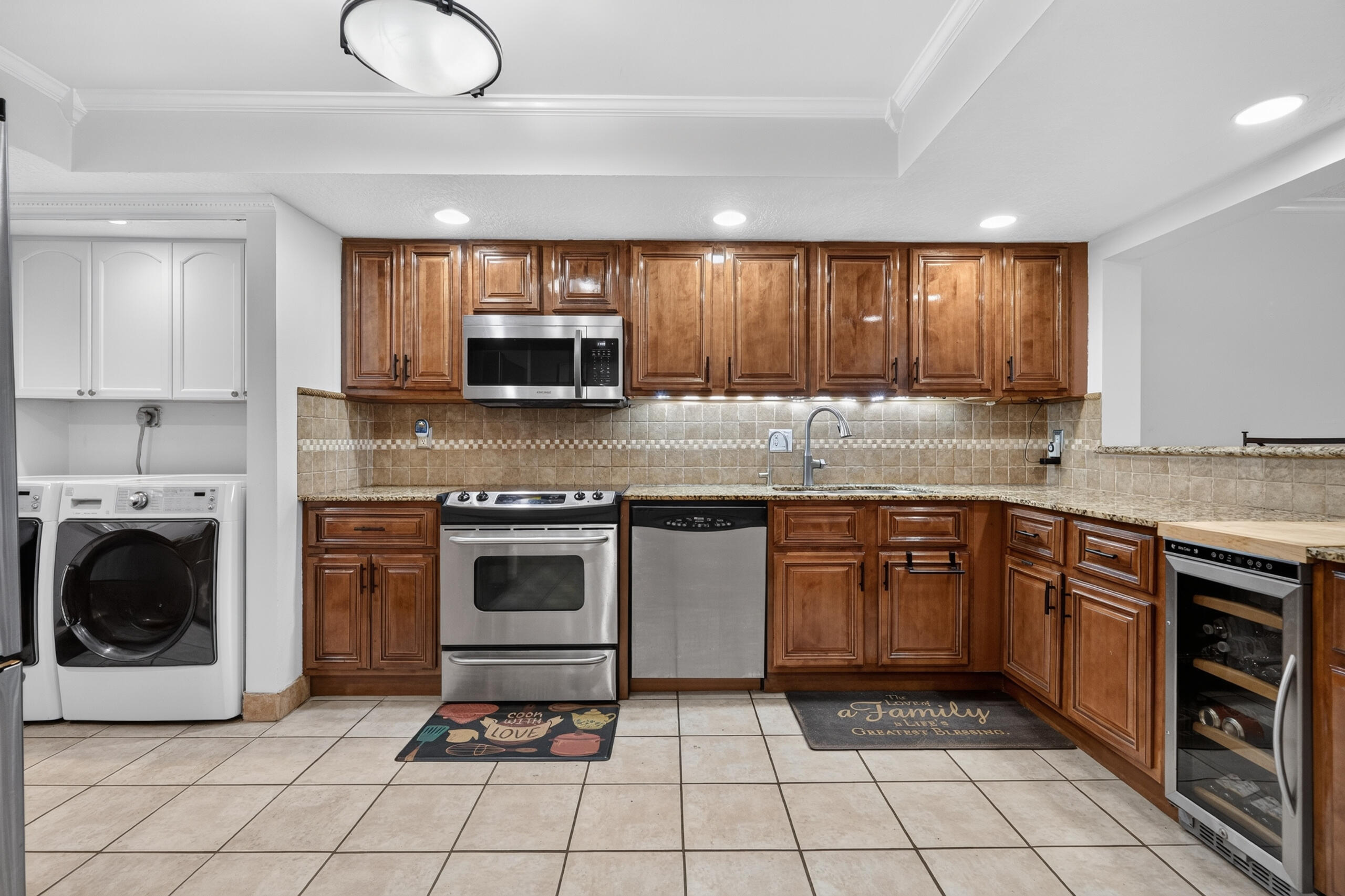 MARINA BAY COND DECL FILED 3-20-81 - Residential