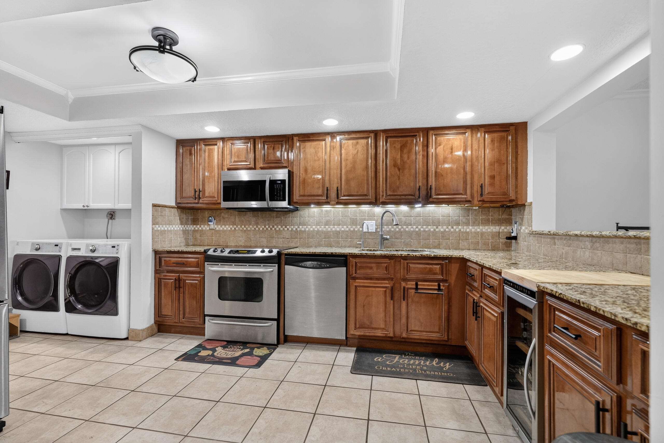 MARINA BAY COND DECL FILED 3-20-81 - Residential