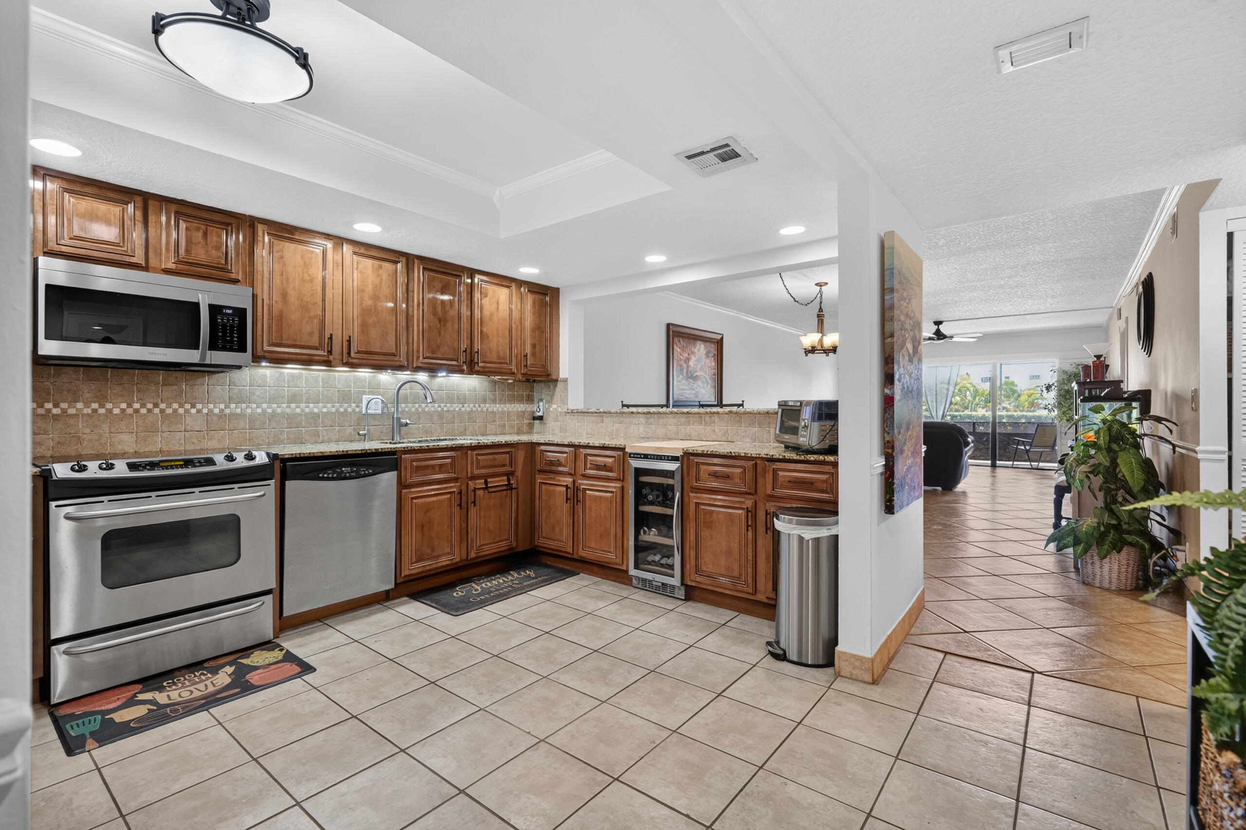 MARINA BAY COND DECL FILED 3-20-81 - Residential