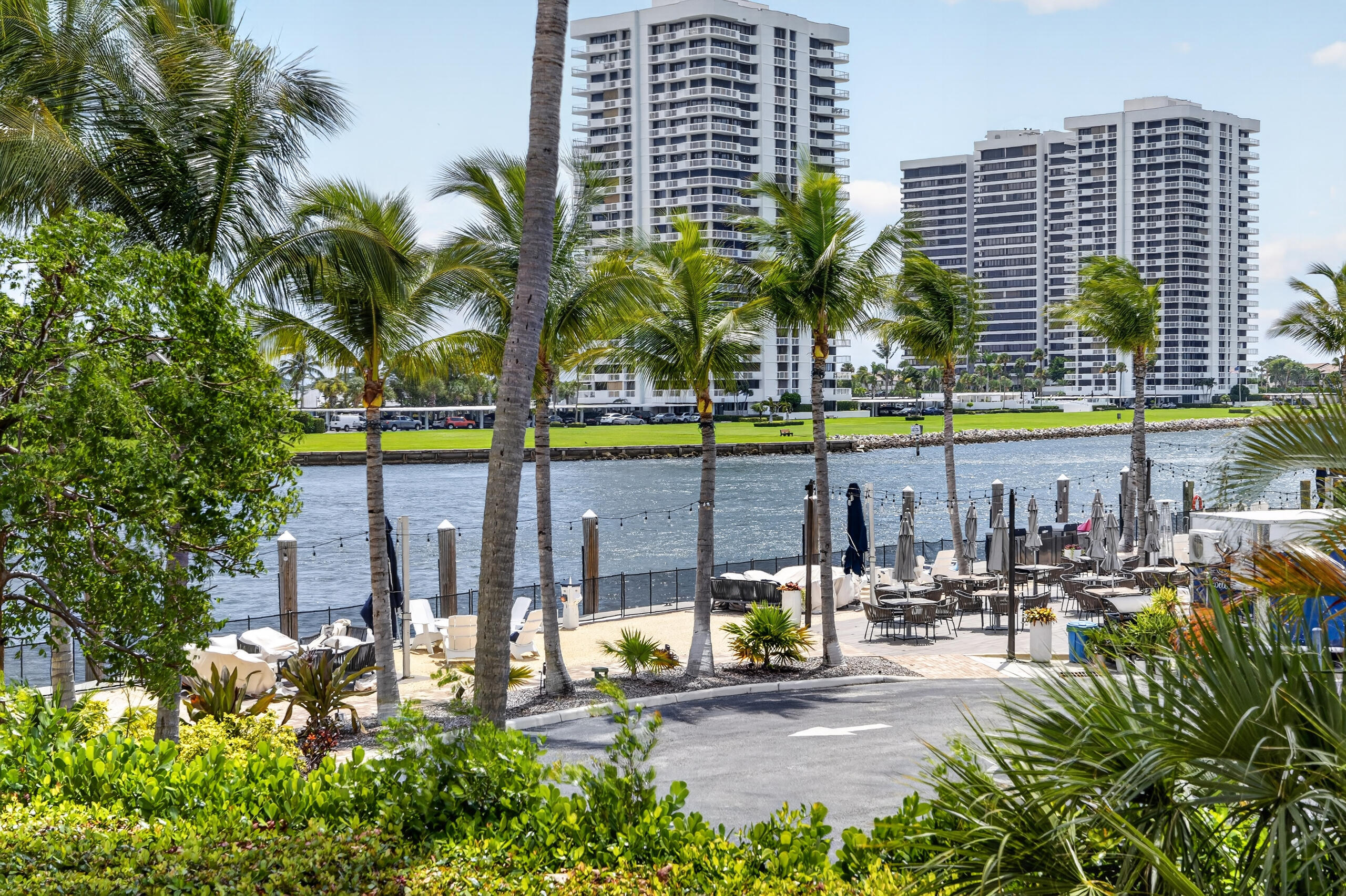 MARINA BAY COND DECL FILED 3-20-81 - Residential