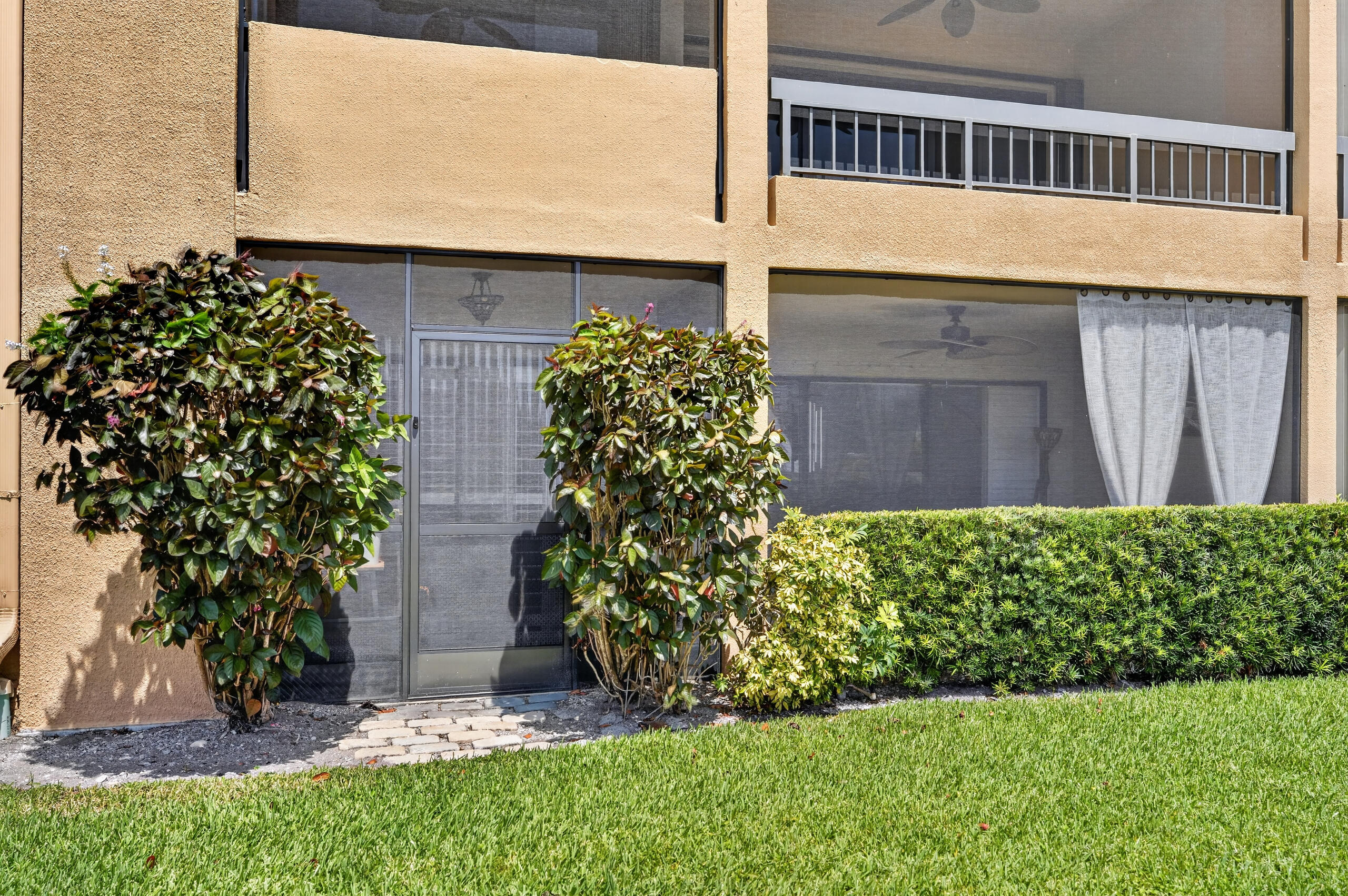 MARINA BAY COND DECL FILED 3-20-81 - Residential