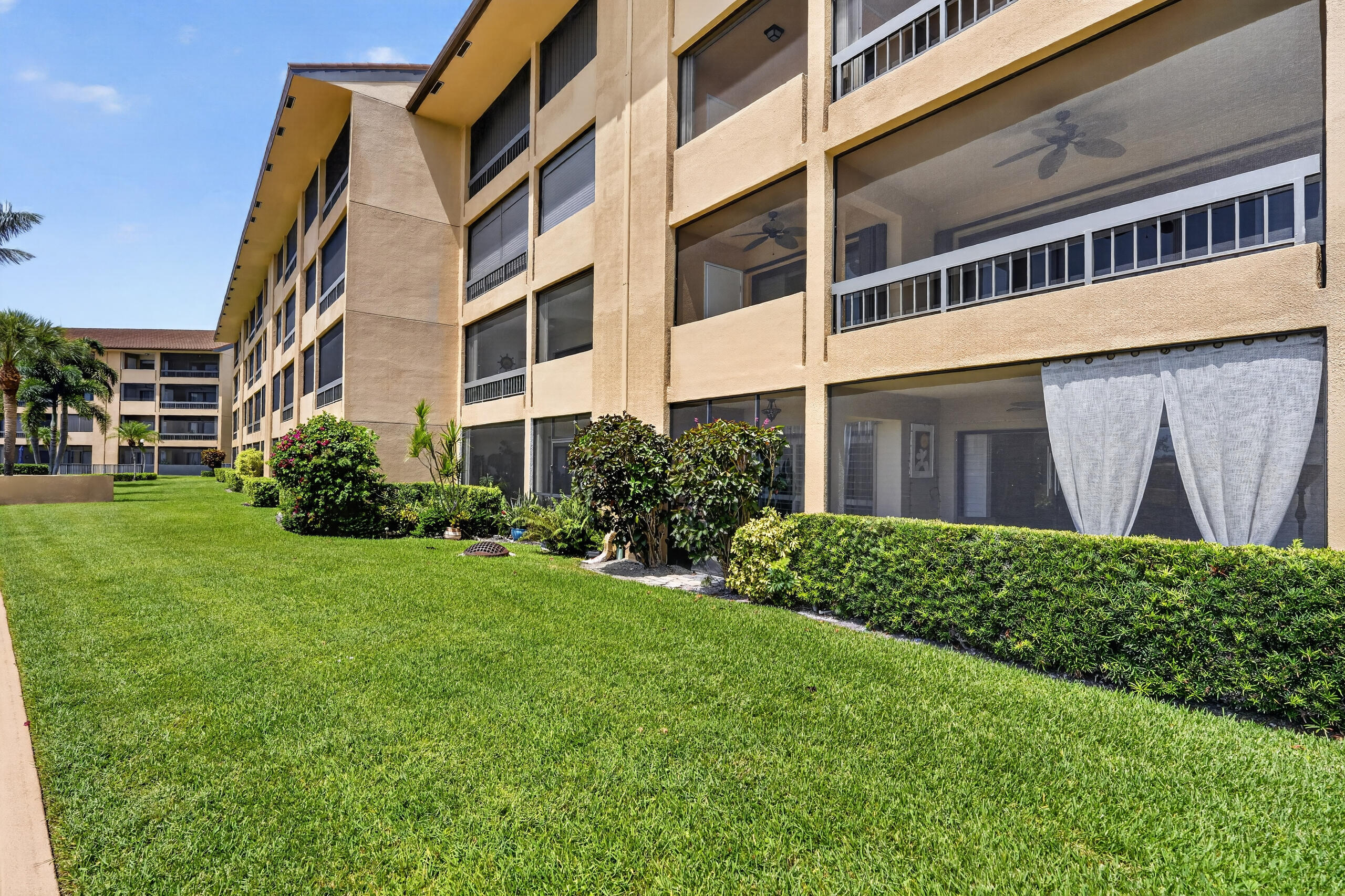 MARINA BAY COND DECL FILED 3-20-81 - Residential