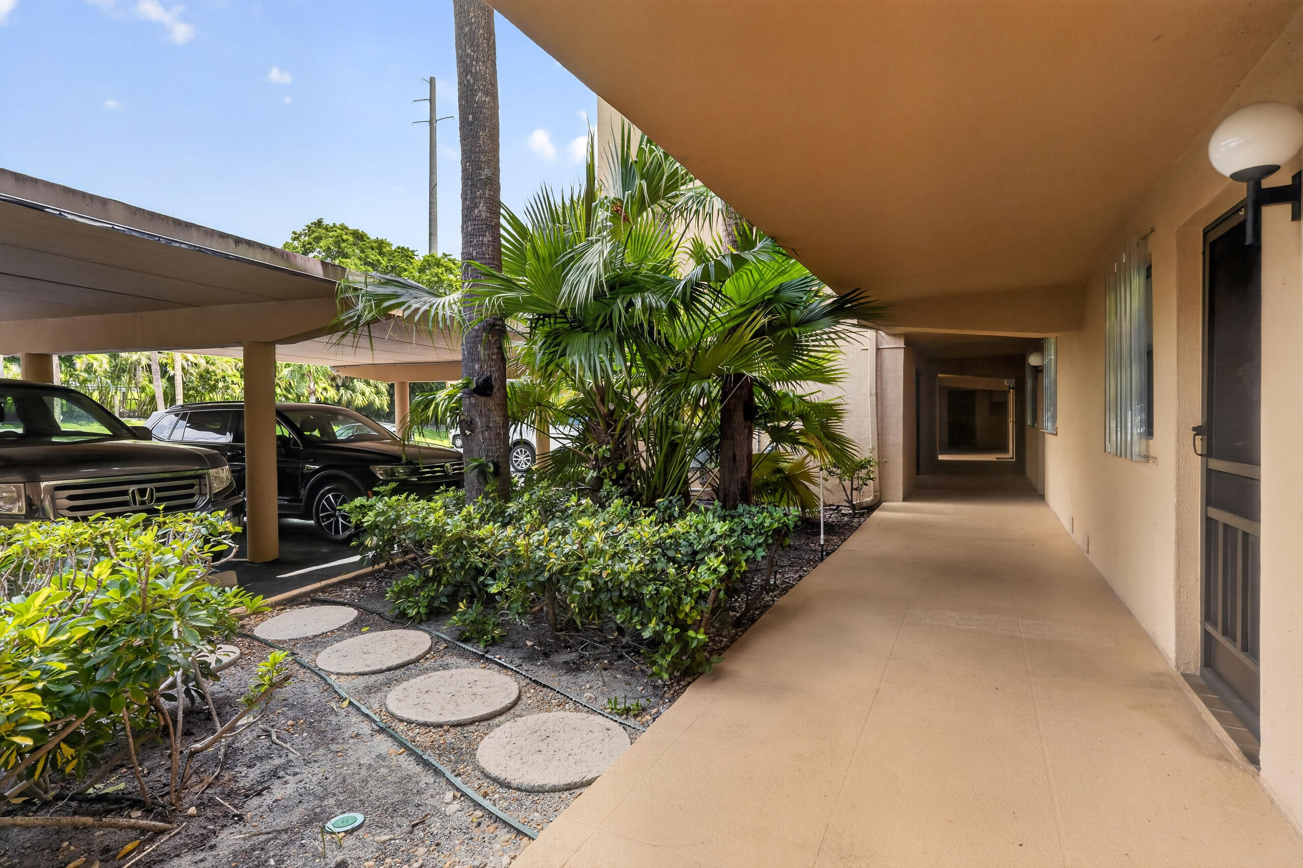 MARINA BAY COND DECL FILED 3-20-81 - Residential