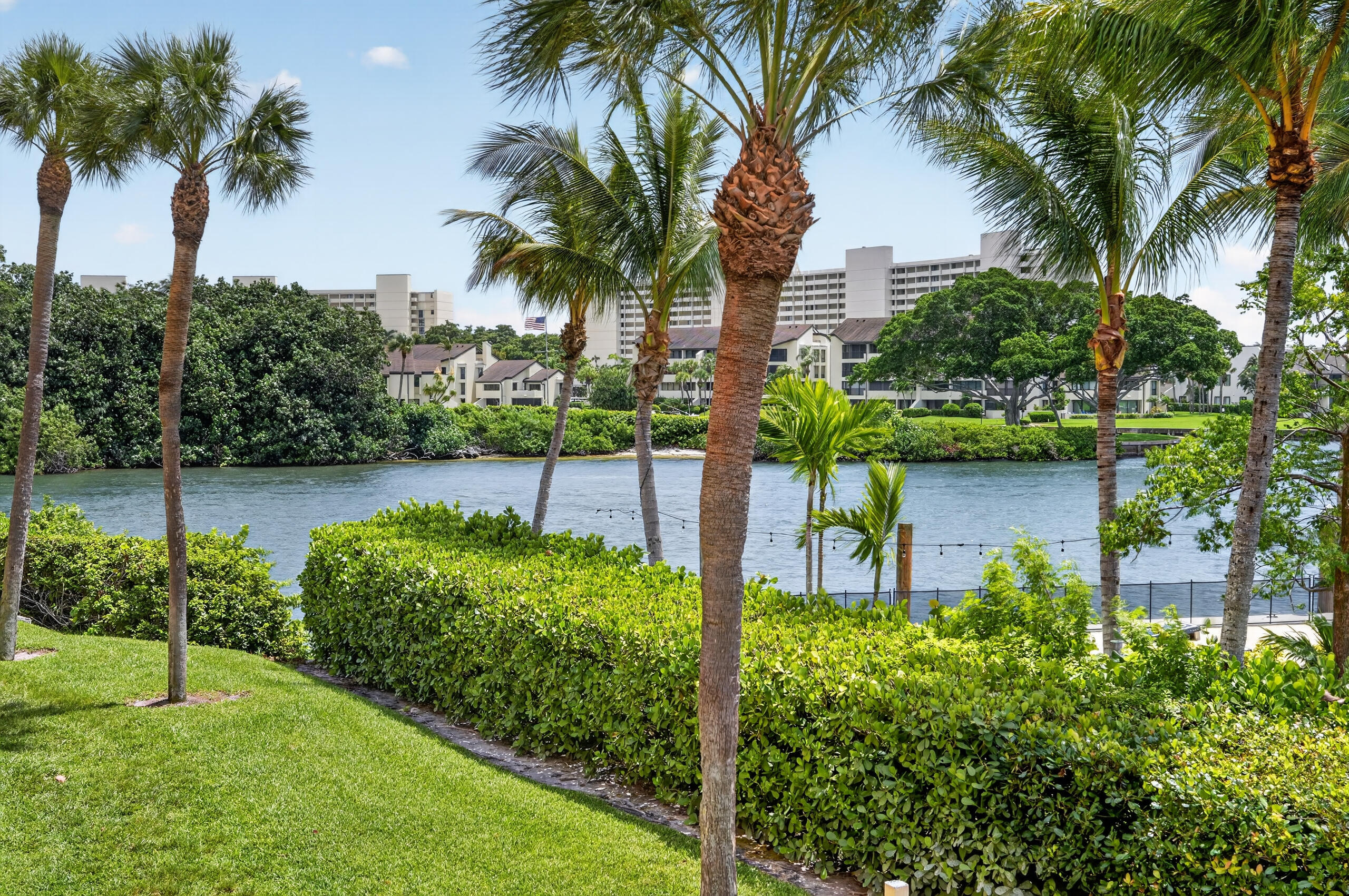 MARINA BAY COND DECL FILED 3-20-81 - Residential