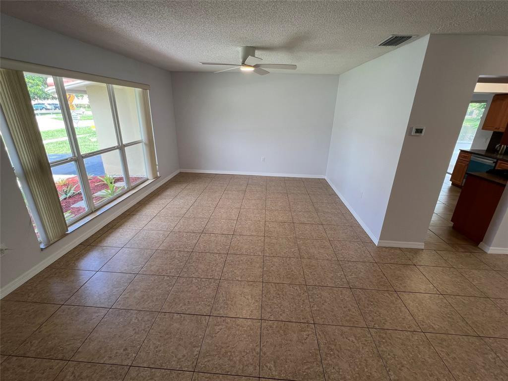 SUNRISE GOLF VILLAGE SEC 20 - Residential Lease