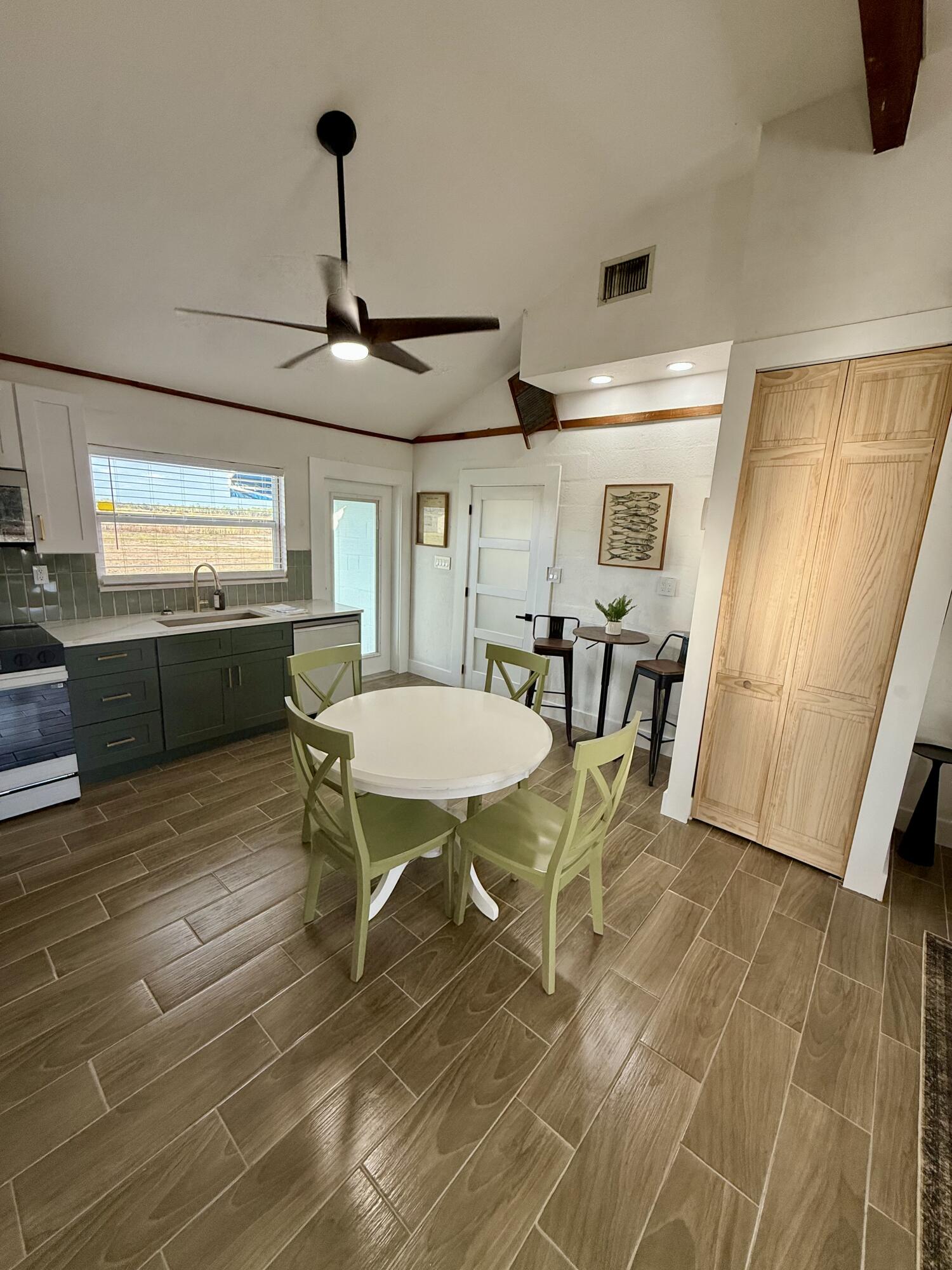 RED BEACH LAKE - Residential