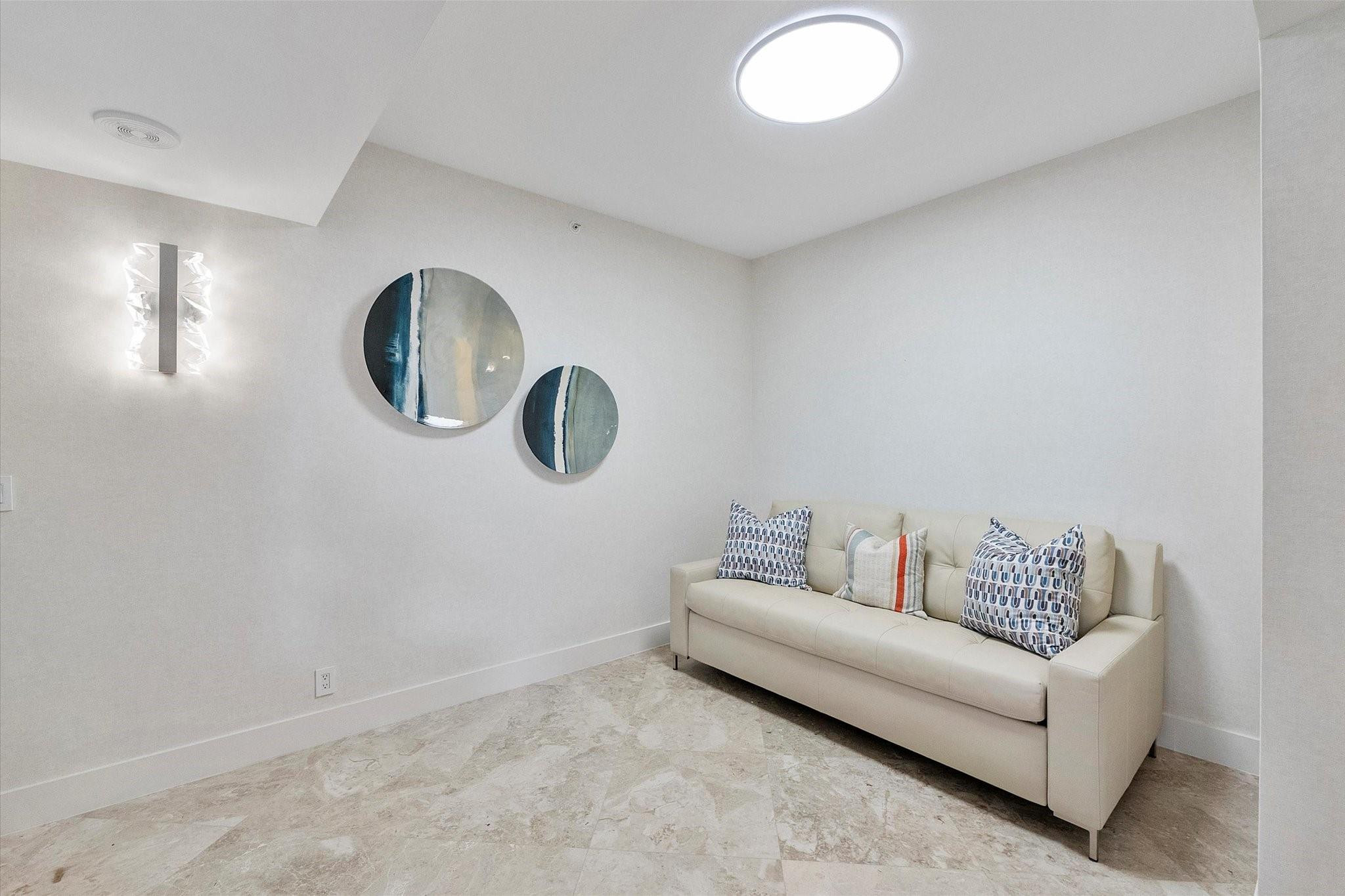 LHERMITAGE I CONDOMINIUM - Residential Lease