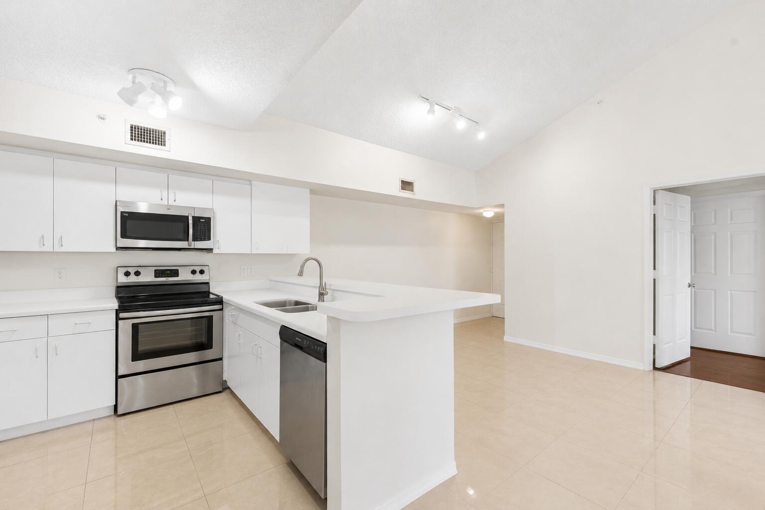 ROYAL GRAND CONDO - Residential