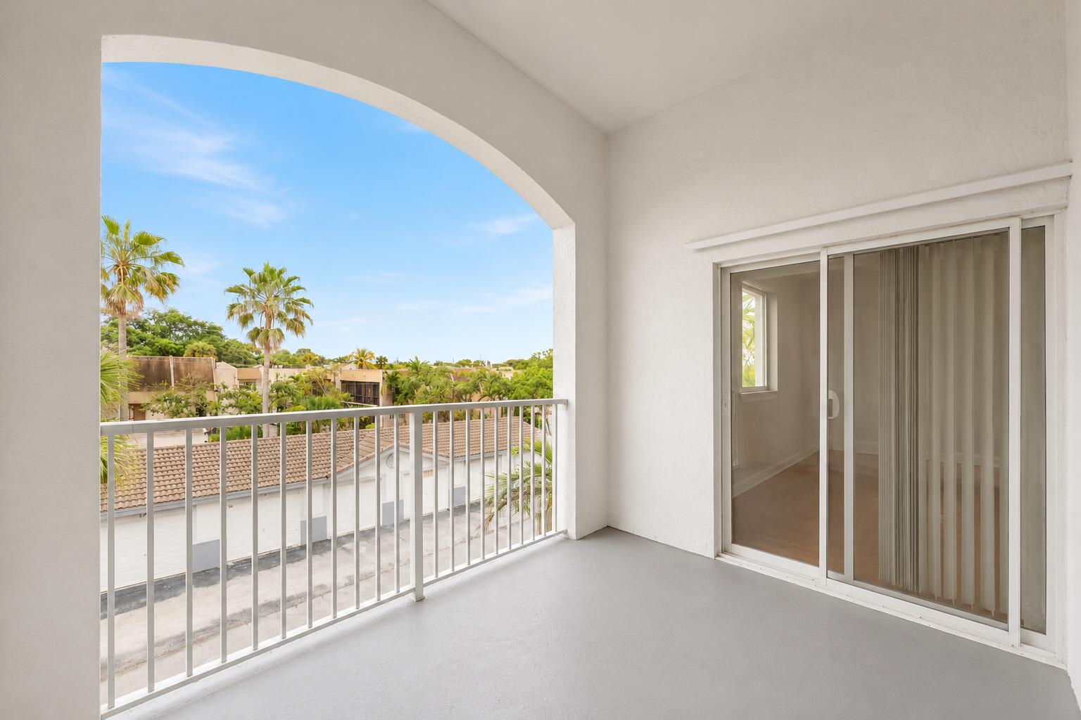 ROYAL GRAND CONDO - Residential