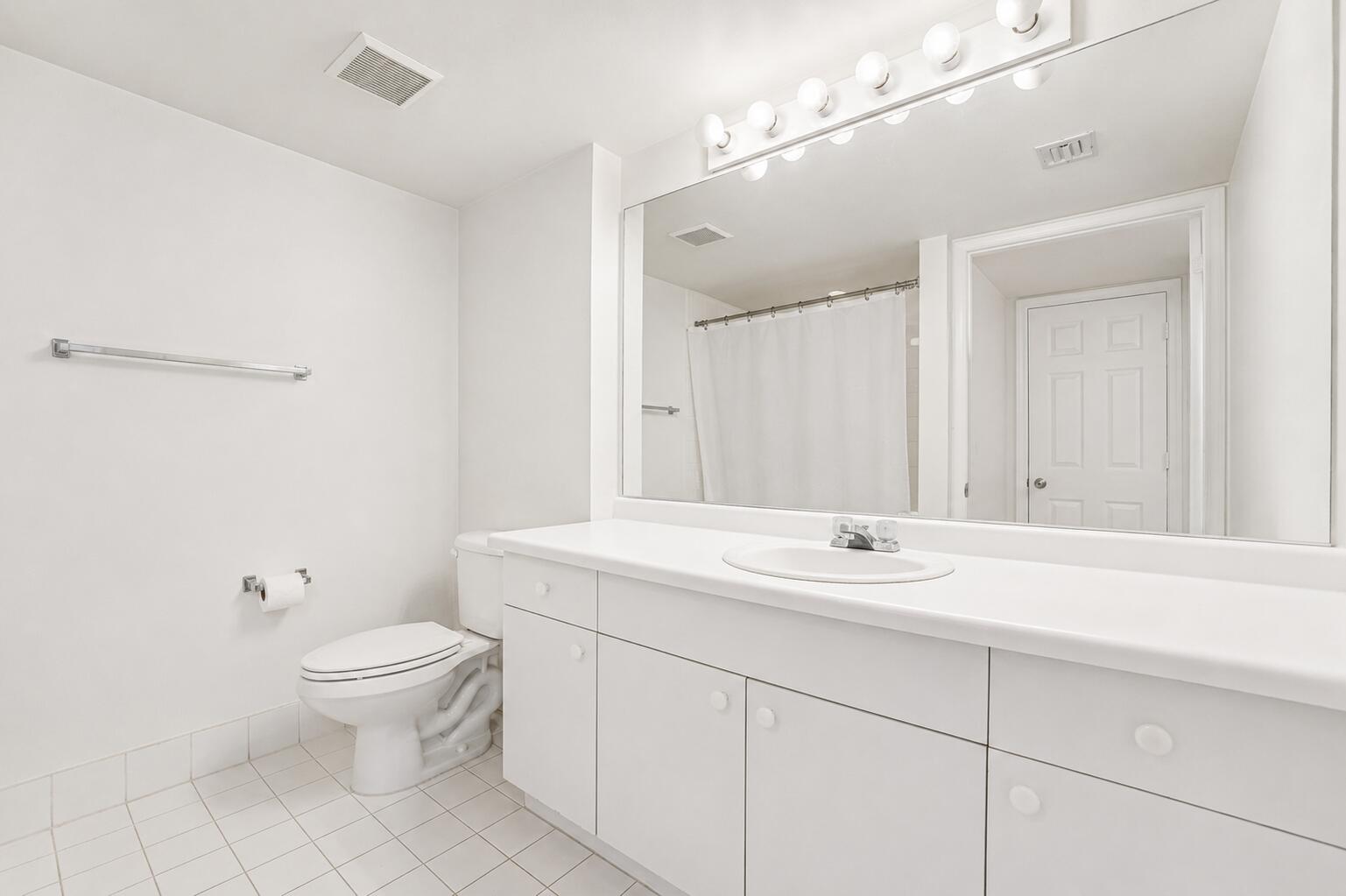 ROYAL GRAND CONDO - Residential