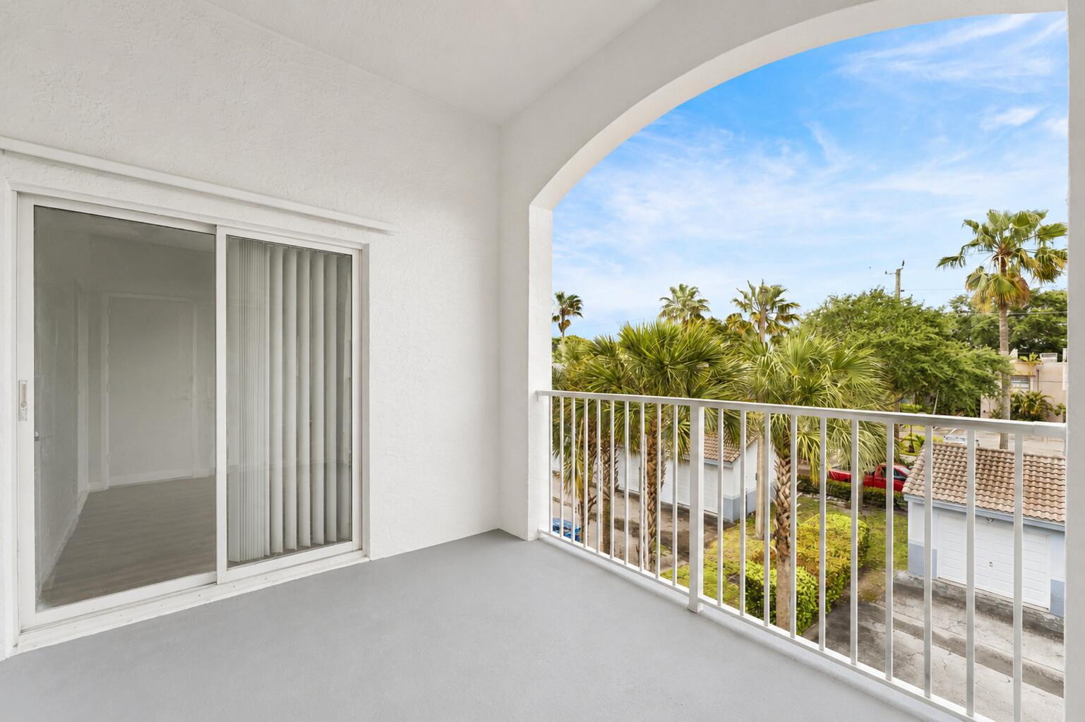 ROYAL GRAND CONDO - Residential