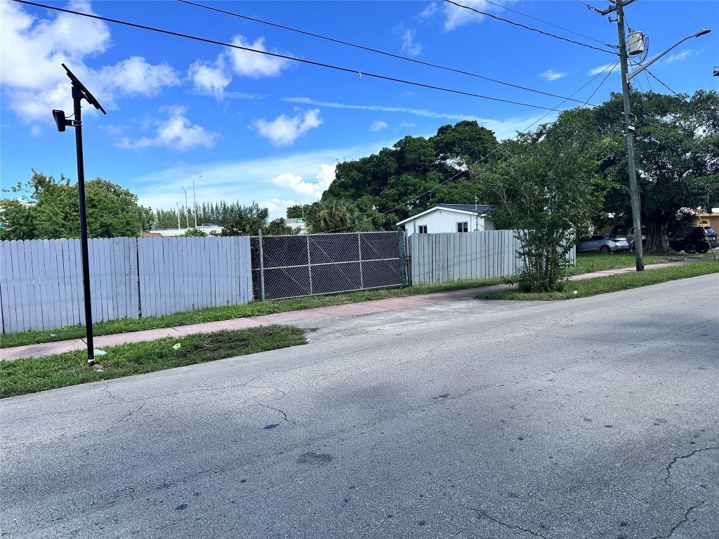 Prime Commercial Lot in Opportunity Zone Minutes from Fort Lauderdale Beach & DowntownUnlock the potential of this 5,003 sq. ft. commercial lot zoned CB (Community Business), offering endless development possibilities in a high demand area. Located within a federally designated Opportunity Zone, this property provides potential tax incentives while contributing to economic growth and job creation in the community.*** Lot located next door to 616 NW 22ND RD FORT LAUDERDALE, FL*** PID5042-05-03-0240 Just 10 minutes from Fort Lauderdale Beach, Downtown Las Olas, and the popular Six Trunk Marketplace, this lot boasts excellent visibility and accessibility perfect for a variety of commercial uses such as retail, office, mixed-use development, or boutique service businesses.