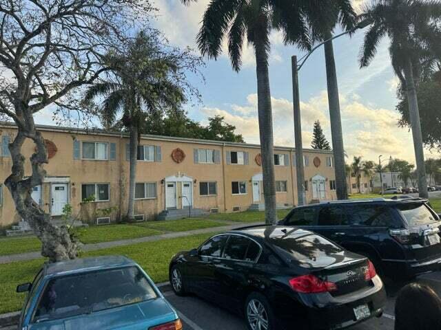SUNSET PALM VILLAS CONDO - Residential