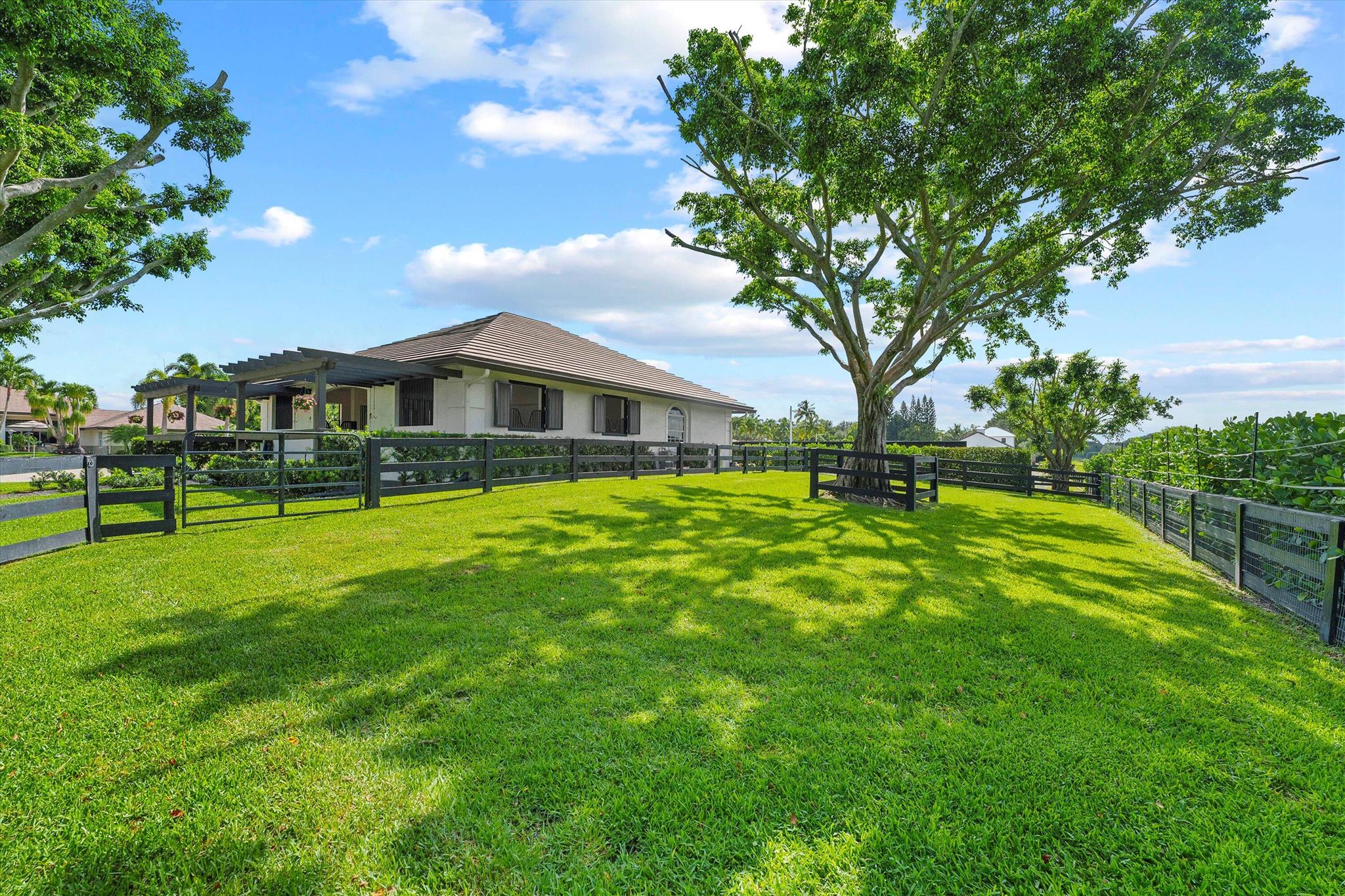 PADDOCK PARK 2 OF WELLINGTON - Residential