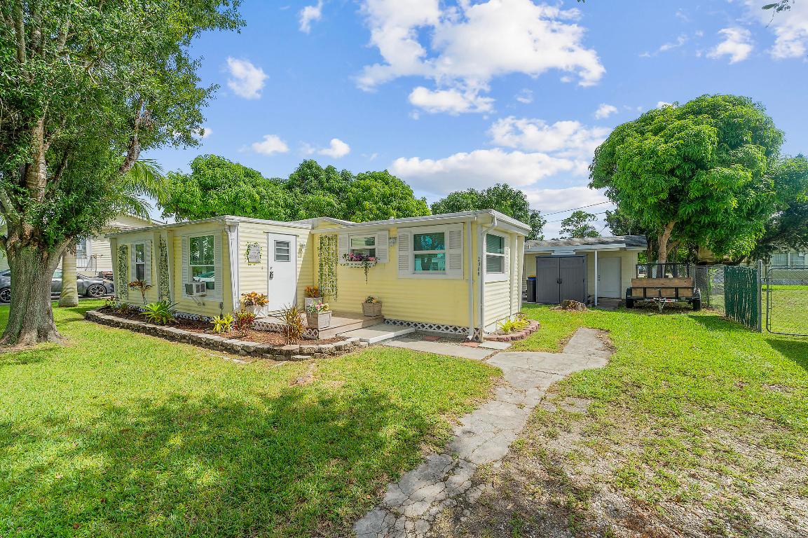 MOBILE HOME GARDENS - Residential