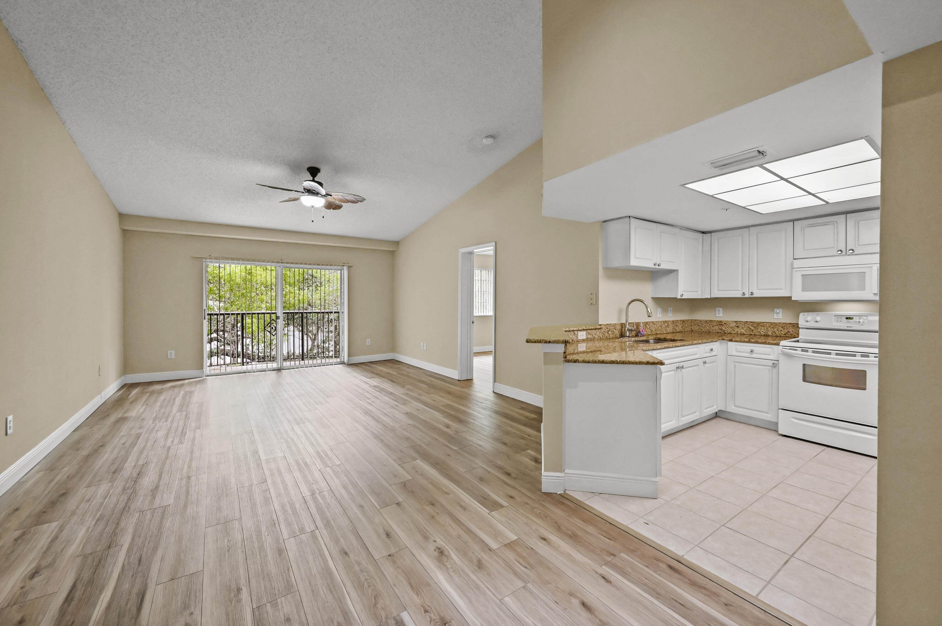 GRAND VIEW AT CRESTWOOD CONDO - Residential Lease