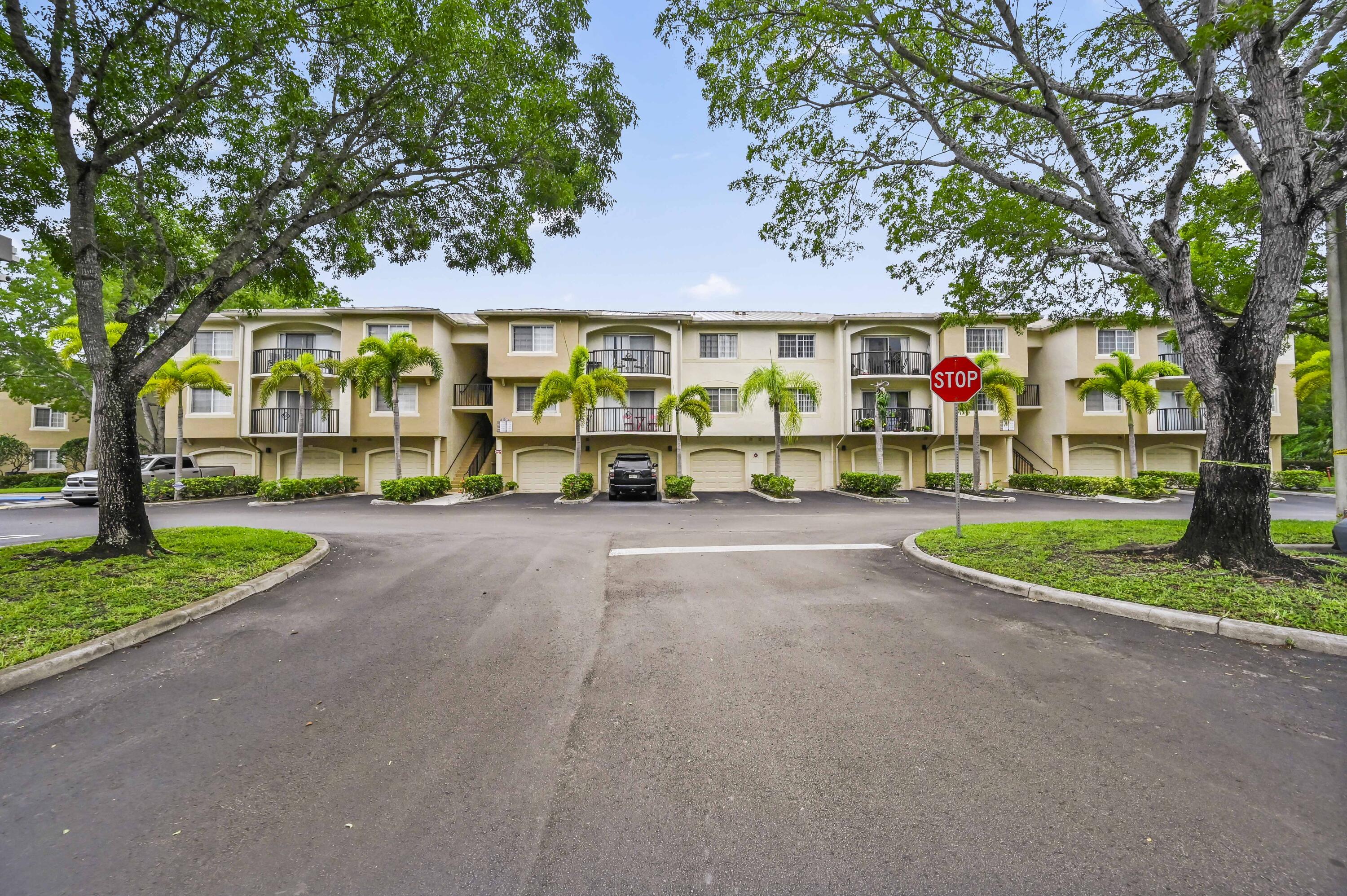 GRAND VIEW AT CRESTWOOD CONDO - Residential Lease