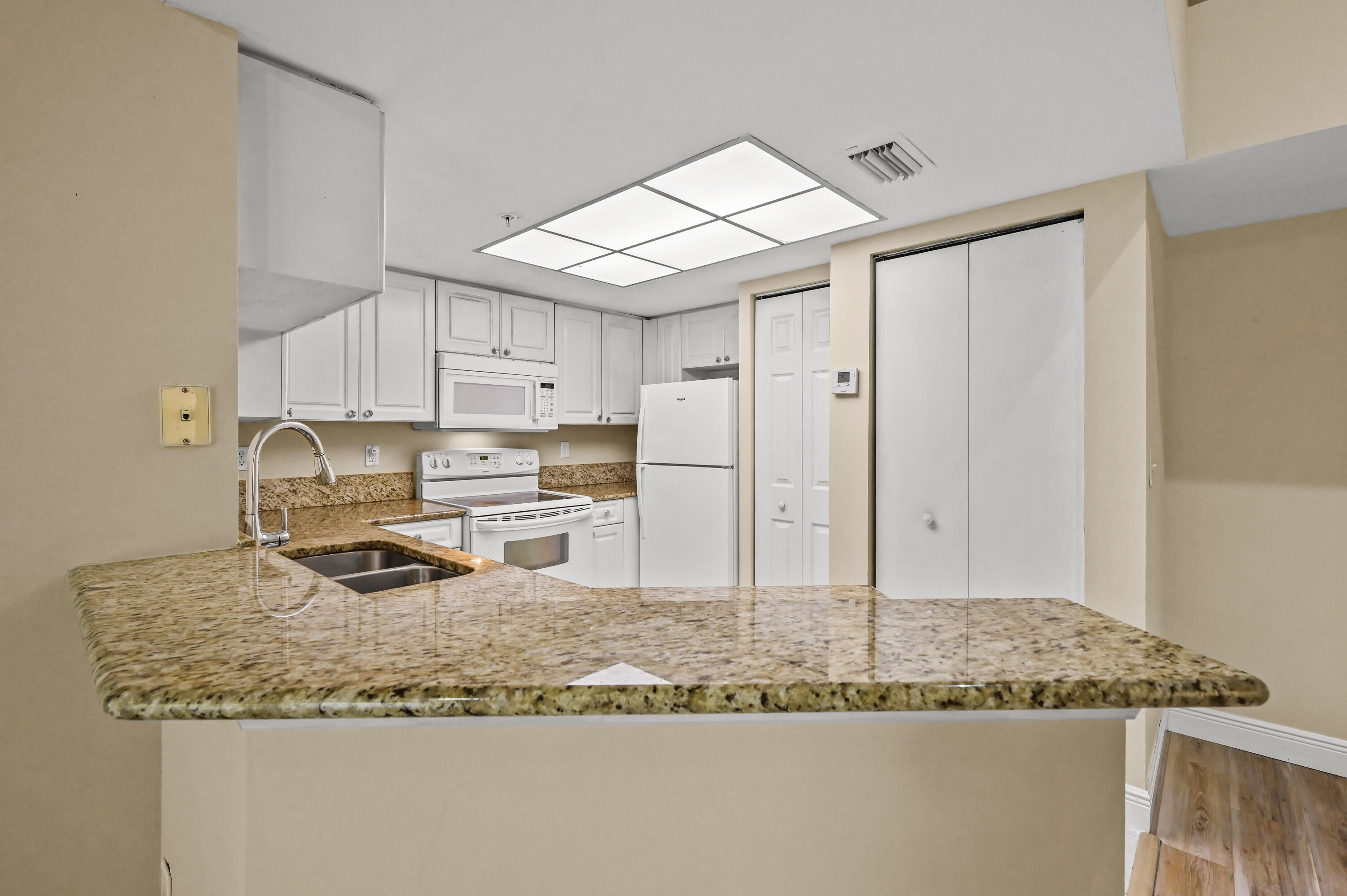 GRAND VIEW AT CRESTWOOD CONDO - Residential Lease