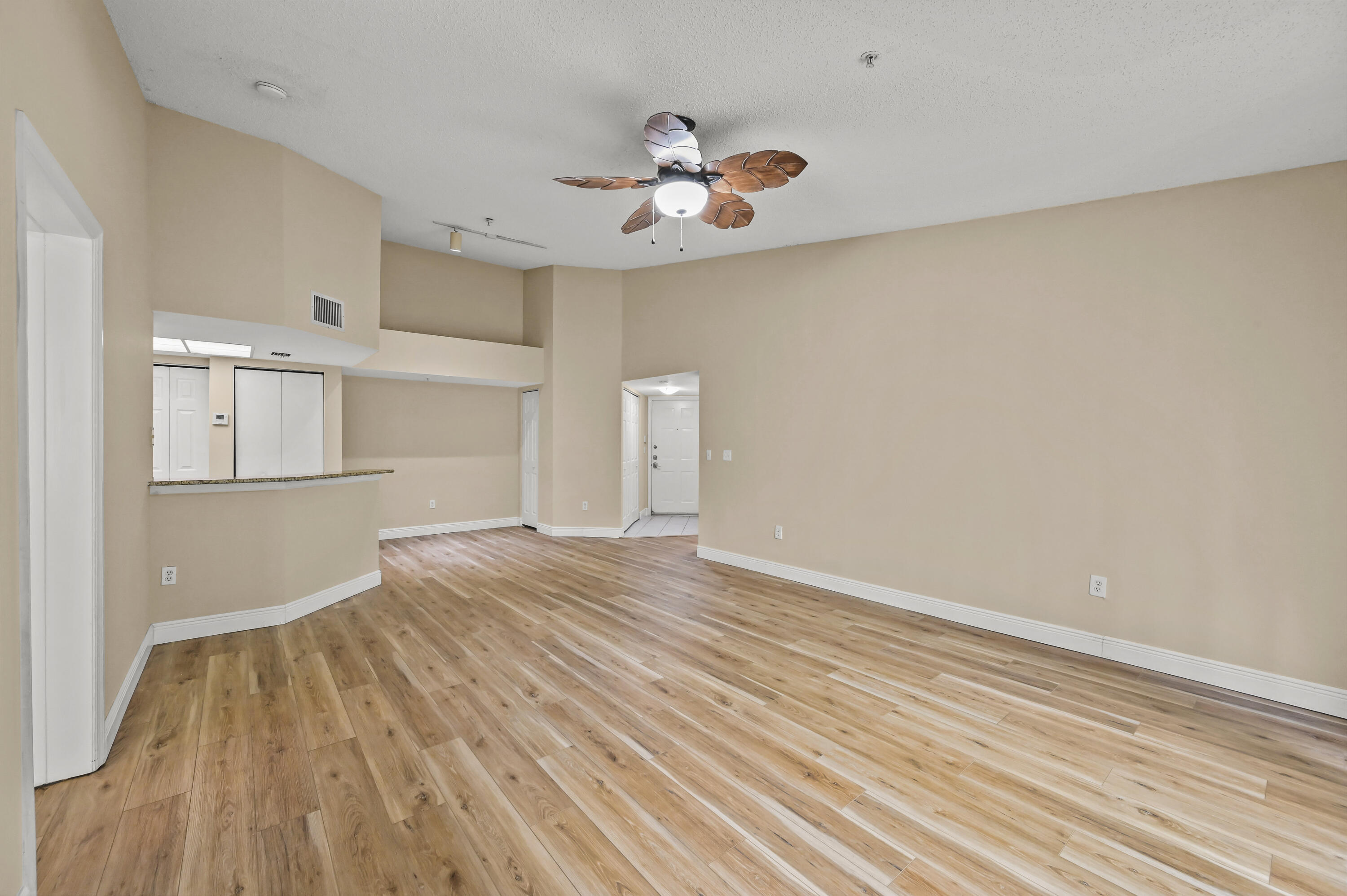 GRAND VIEW AT CRESTWOOD CONDO - Residential Lease