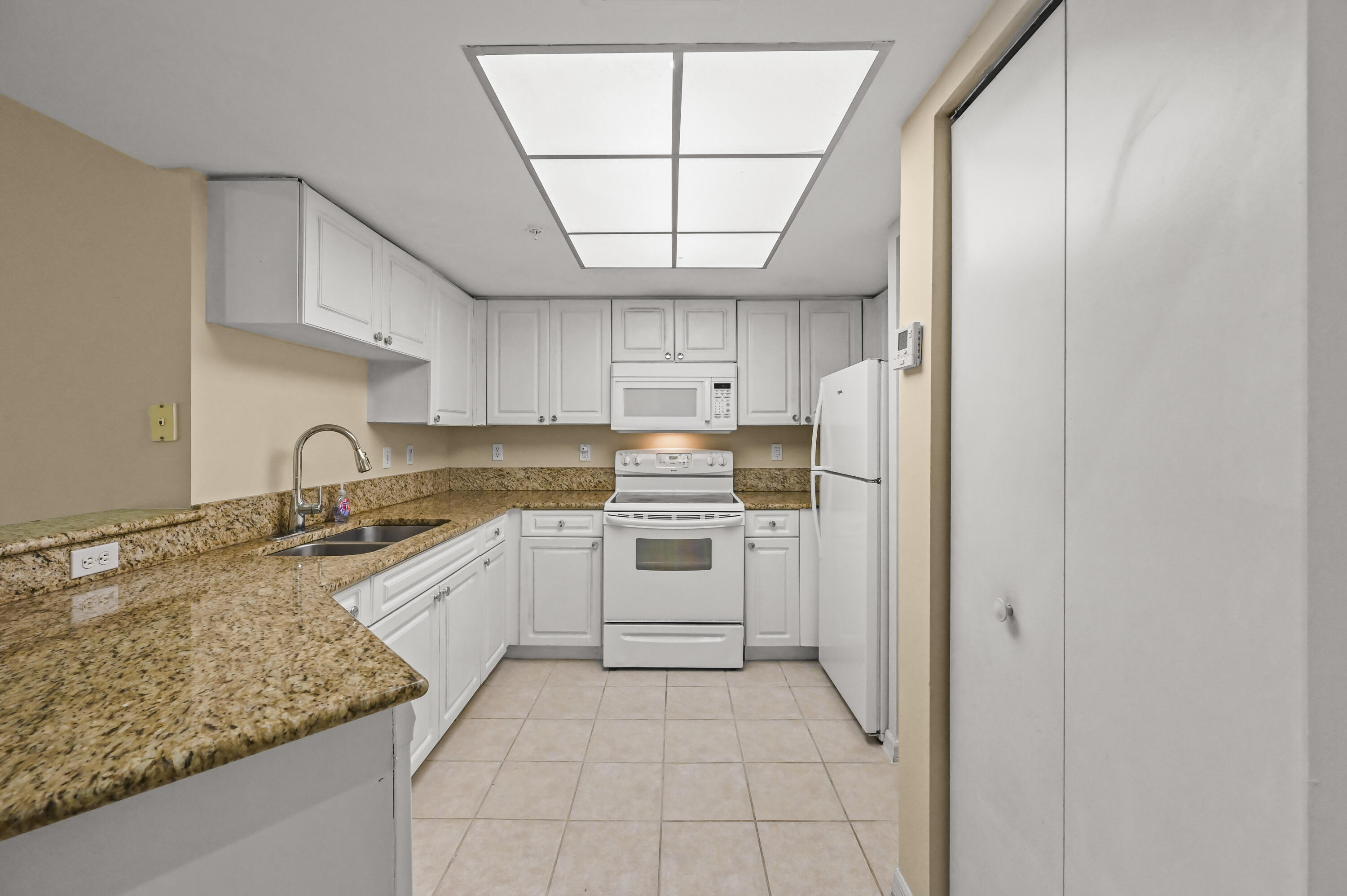 GRAND VIEW AT CRESTWOOD CONDO - Residential Lease