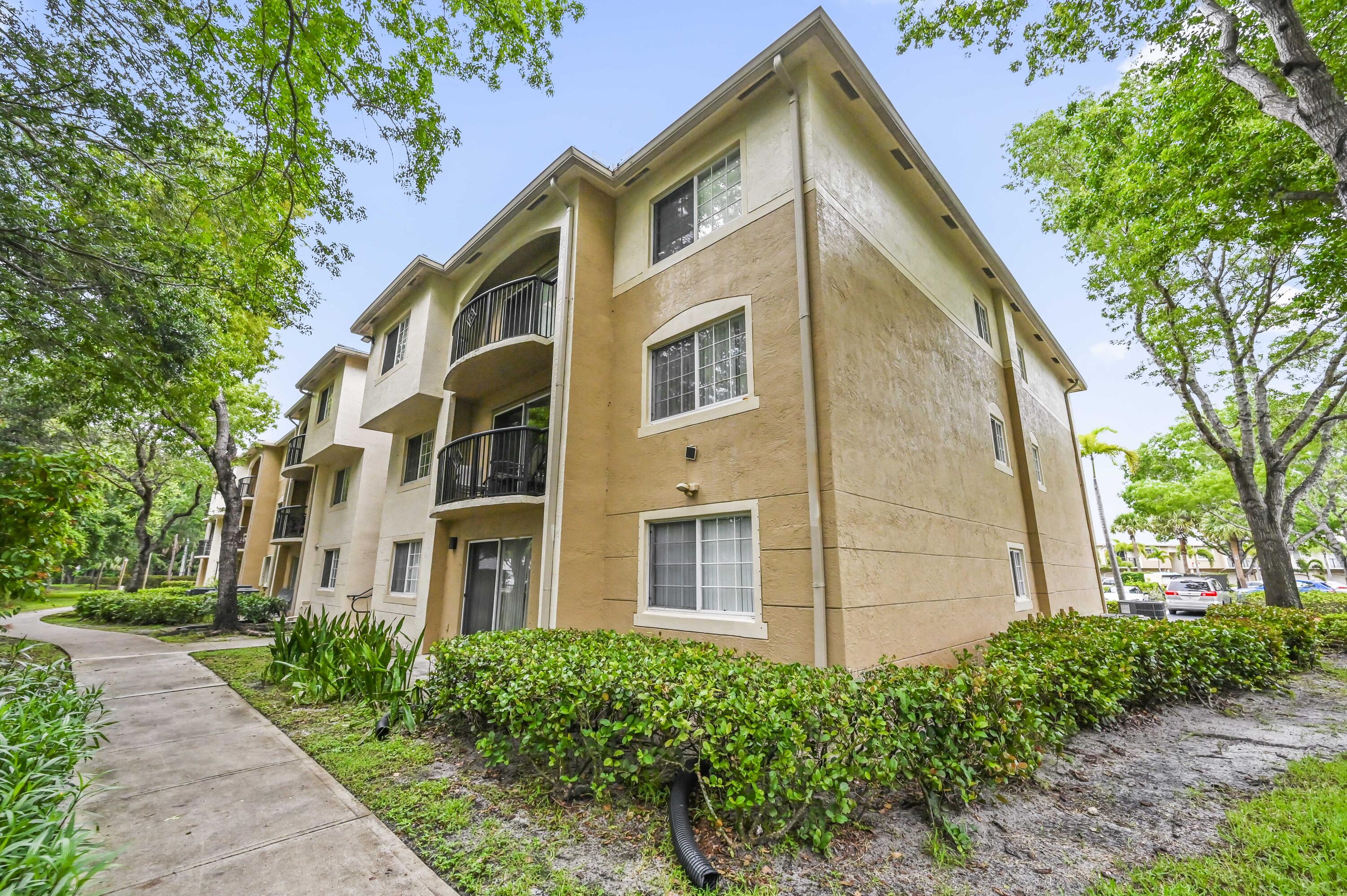 GRAND VIEW AT CRESTWOOD CONDO - Residential Lease