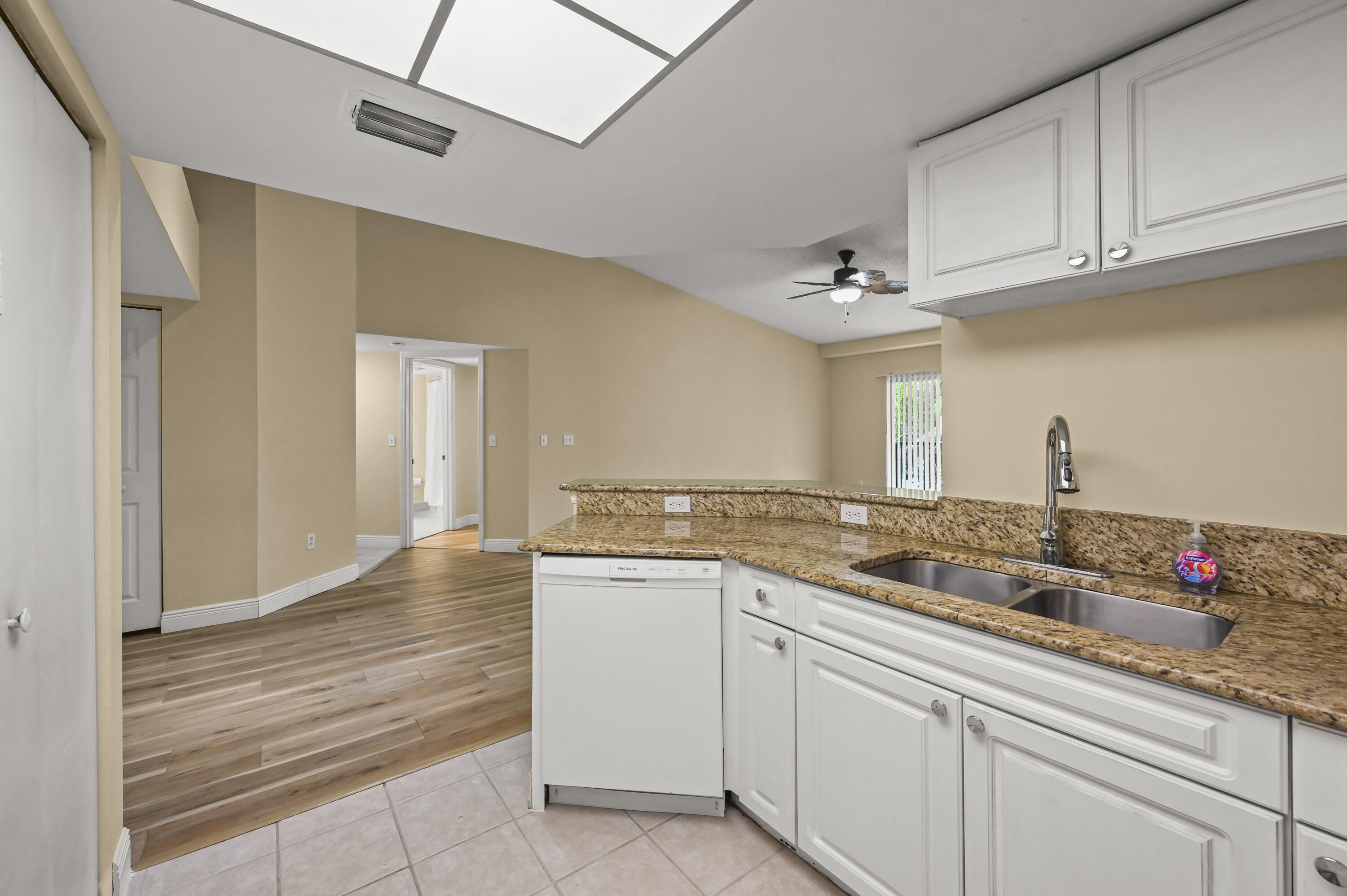 GRAND VIEW AT CRESTWOOD CONDO - Residential Lease